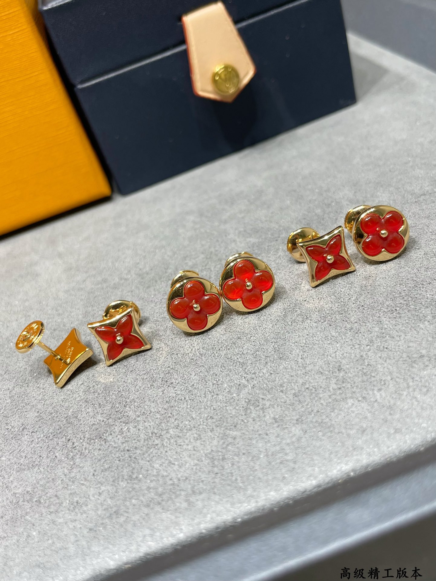 l0*is V*t0n earrings