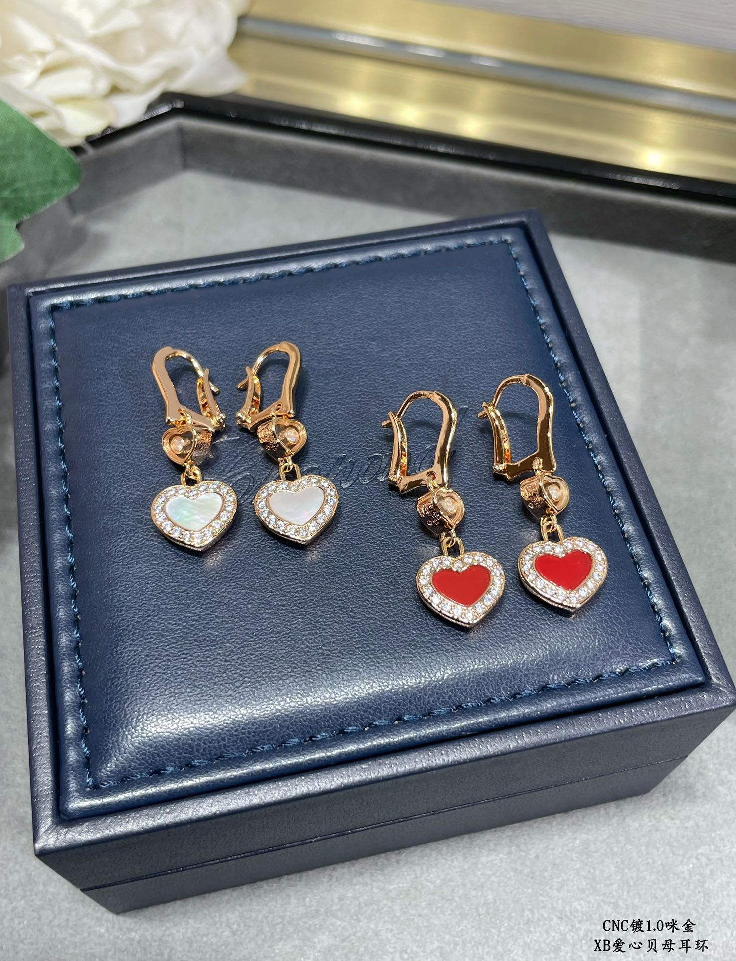 chopard heart-shaped edge Di*m*nd mother-of-pearl earrings