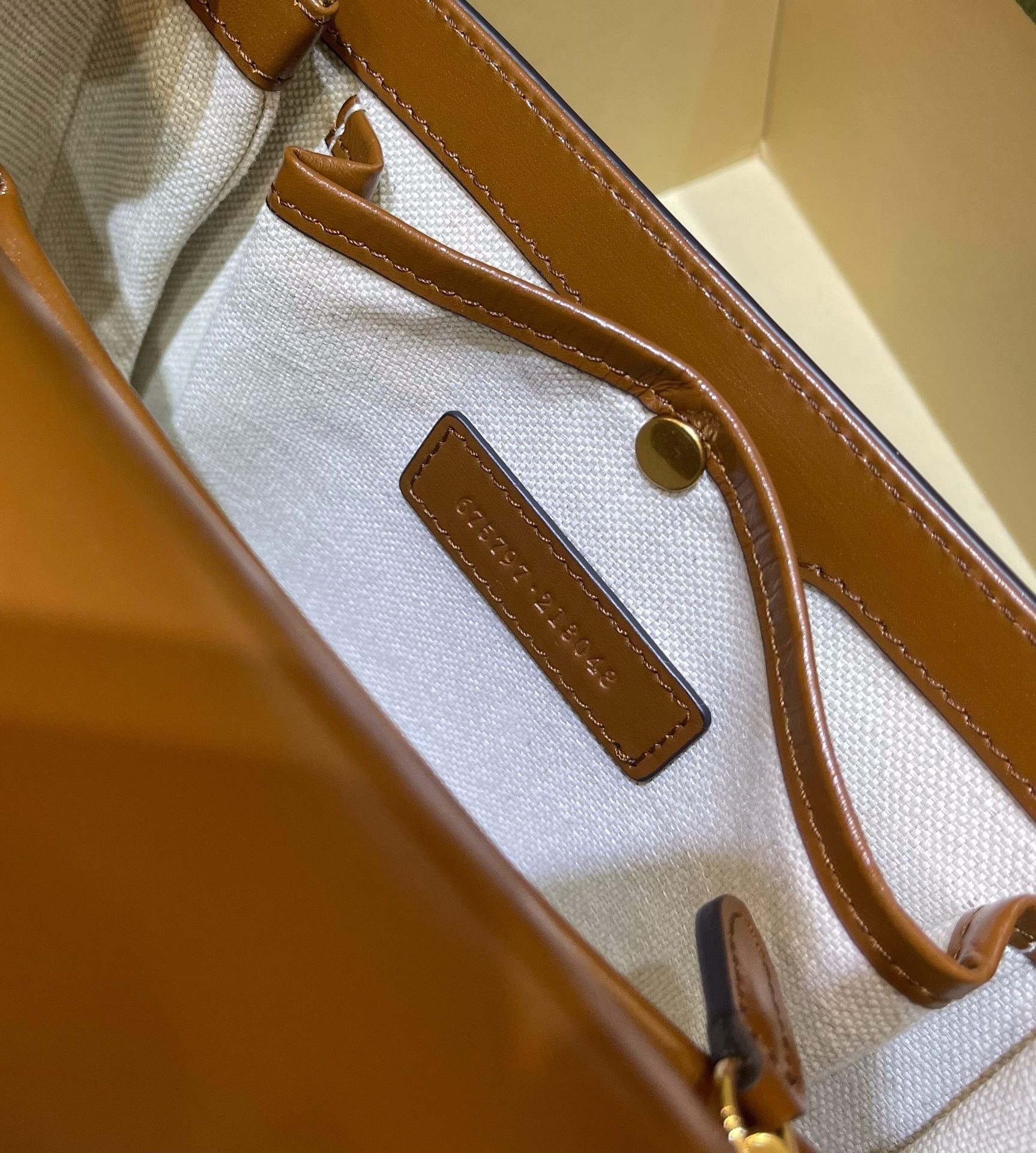 G*u*i small bamboo tote