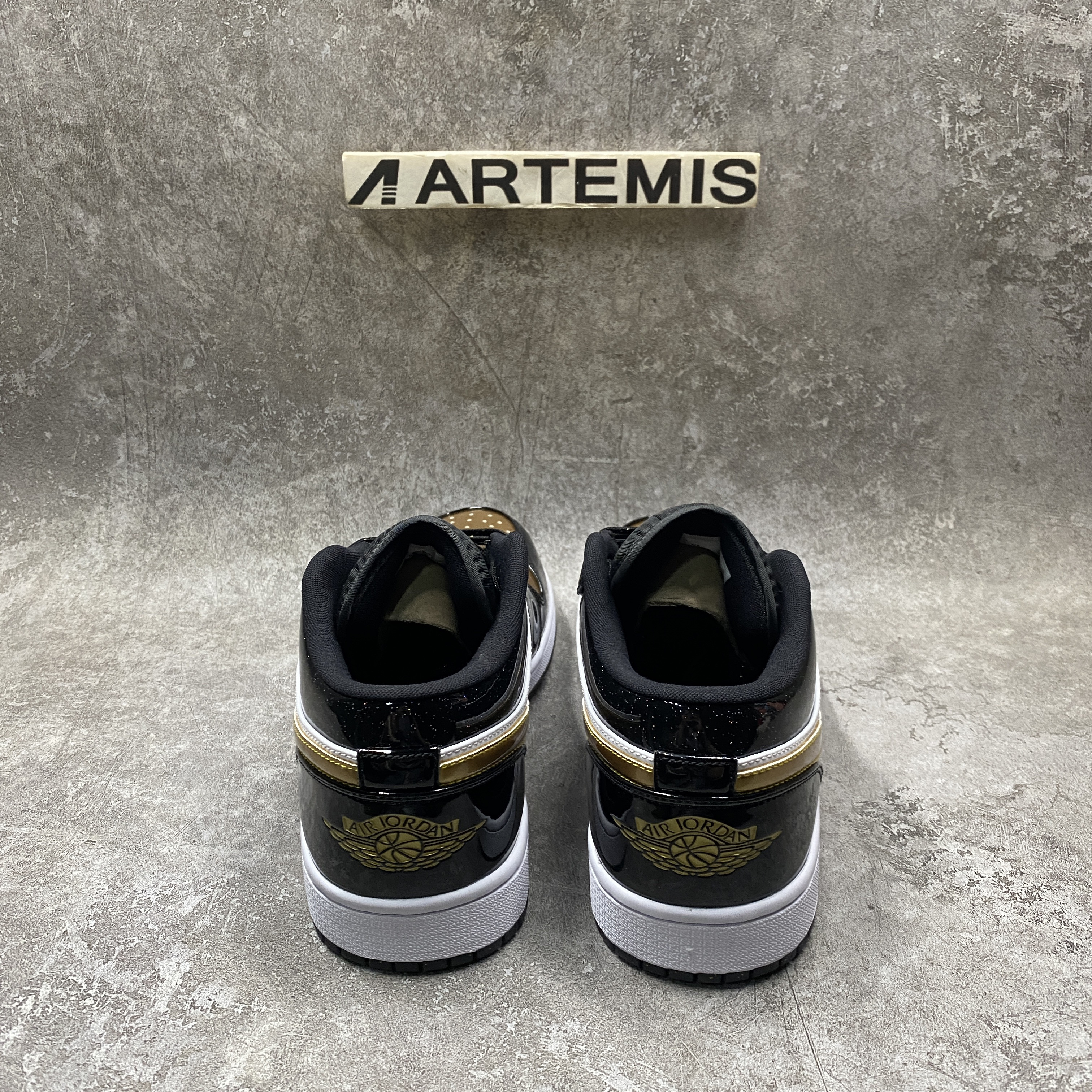 Air Jordan 1 Low SE Gold Toe