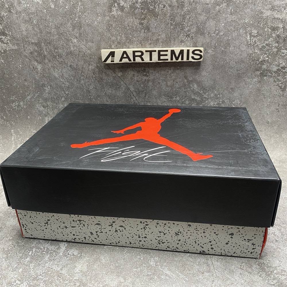 AIR JORDAN 4 RETRO