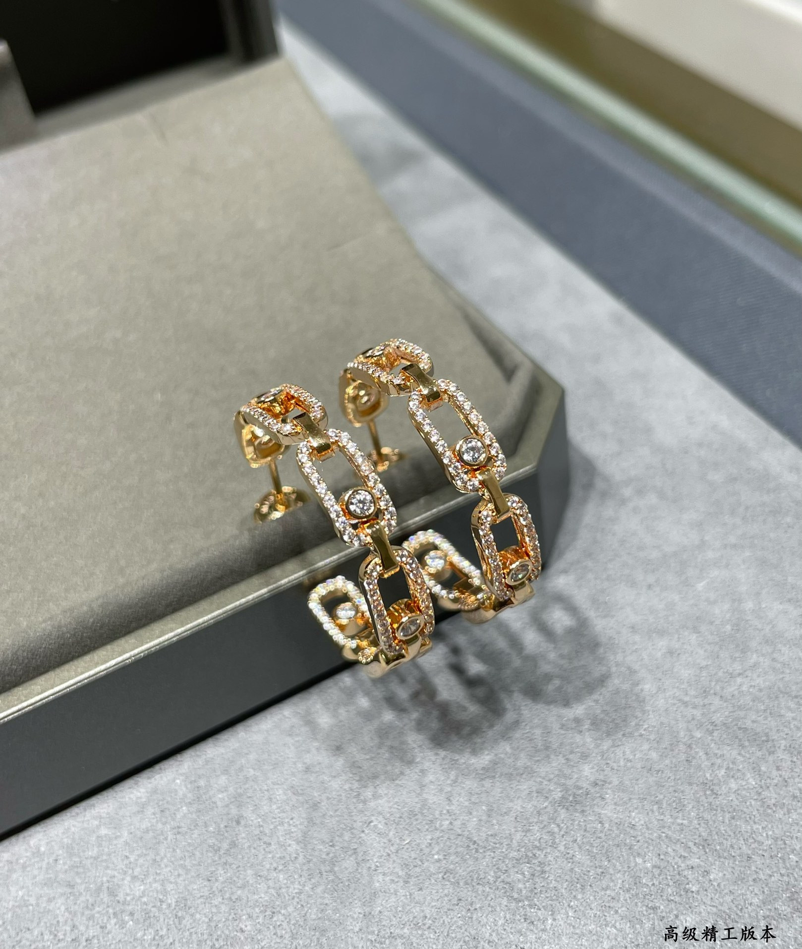 Messika Circle Moving Earrings