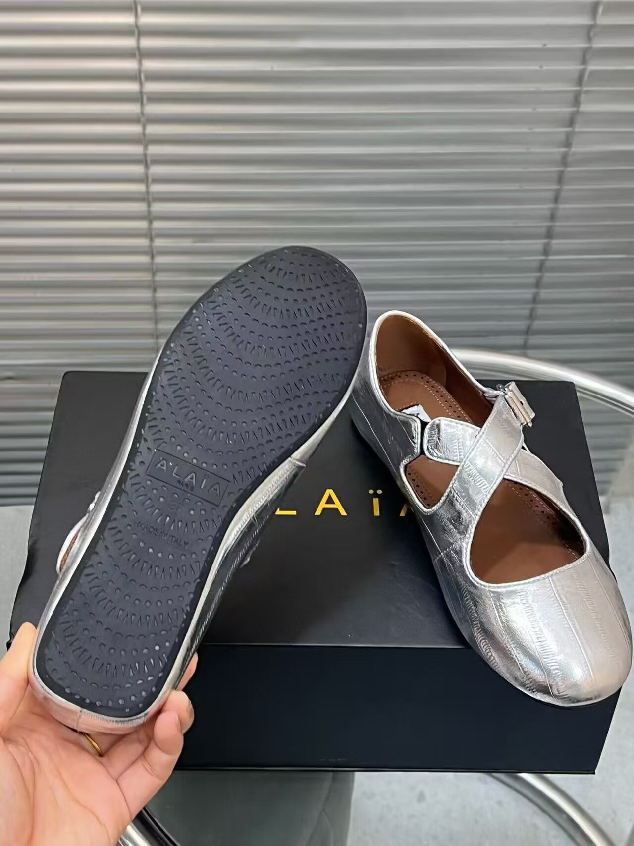 UA ALAÏA CRISS CROSS BALLET FLATS