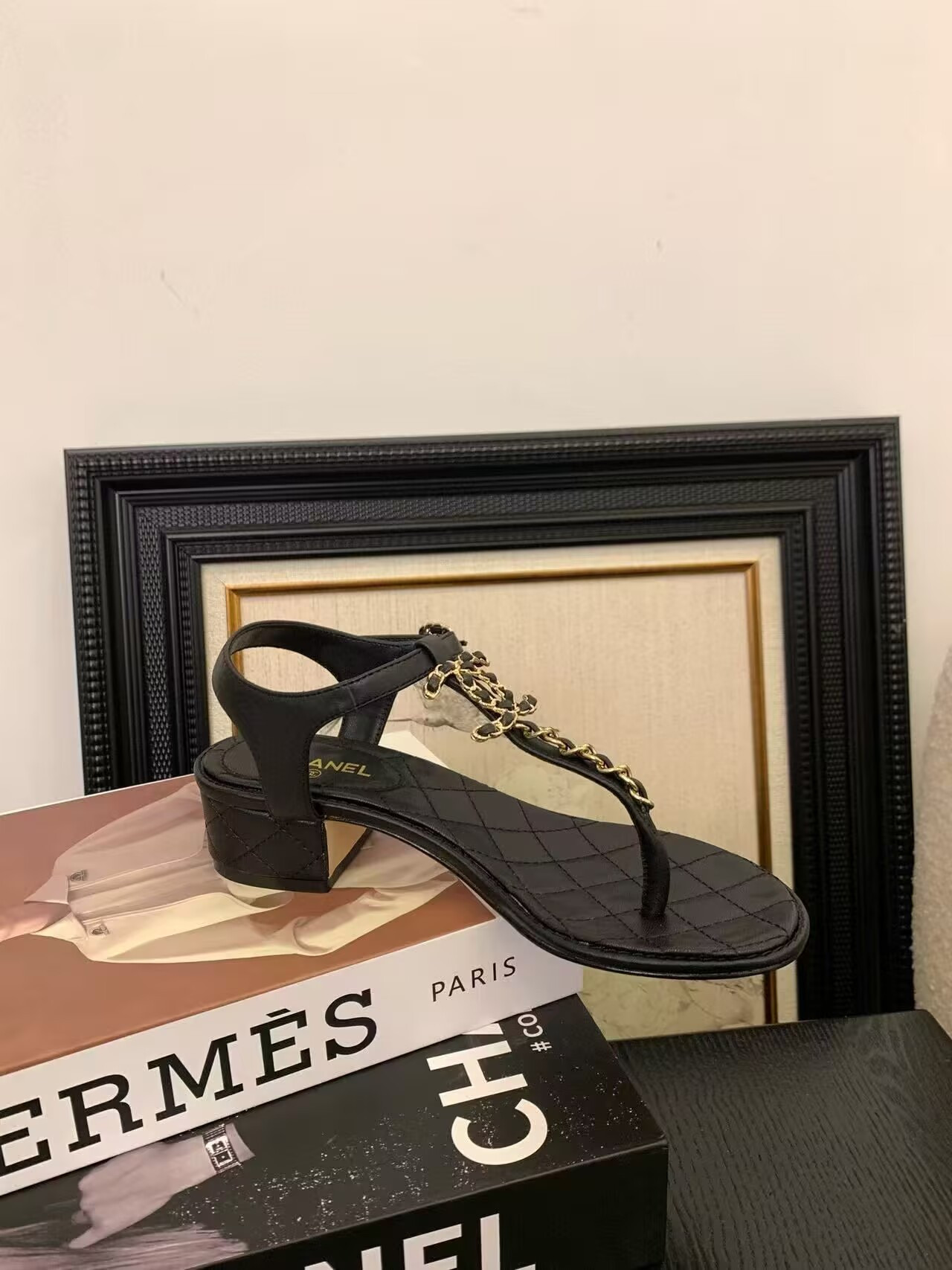 ua Ch*el thong sandals