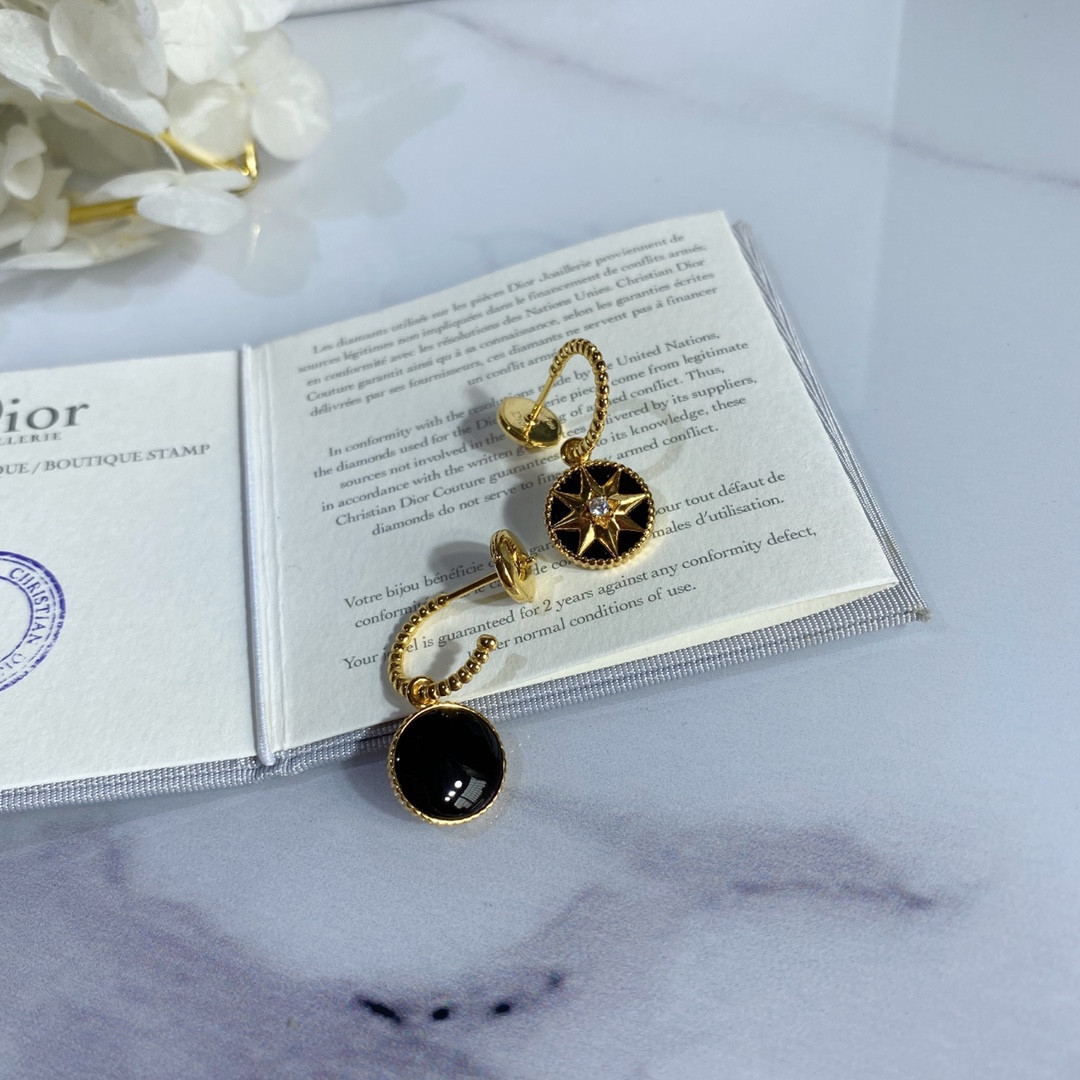 D*or eight-pointed star stud earrings