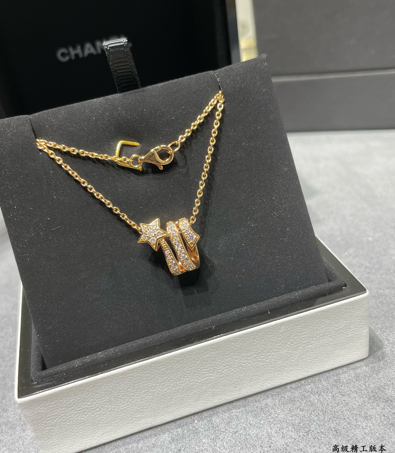 Ch*el comet necklace