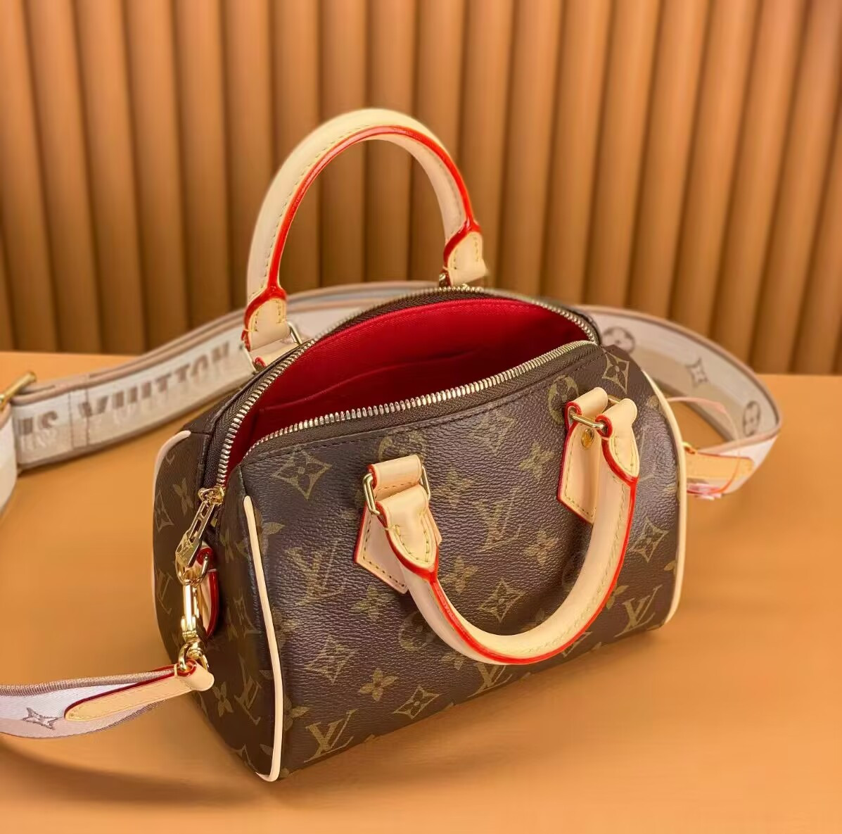 LV Speedy Bandoulière 20 M46222  13.5 x 12 x 20.5 cm