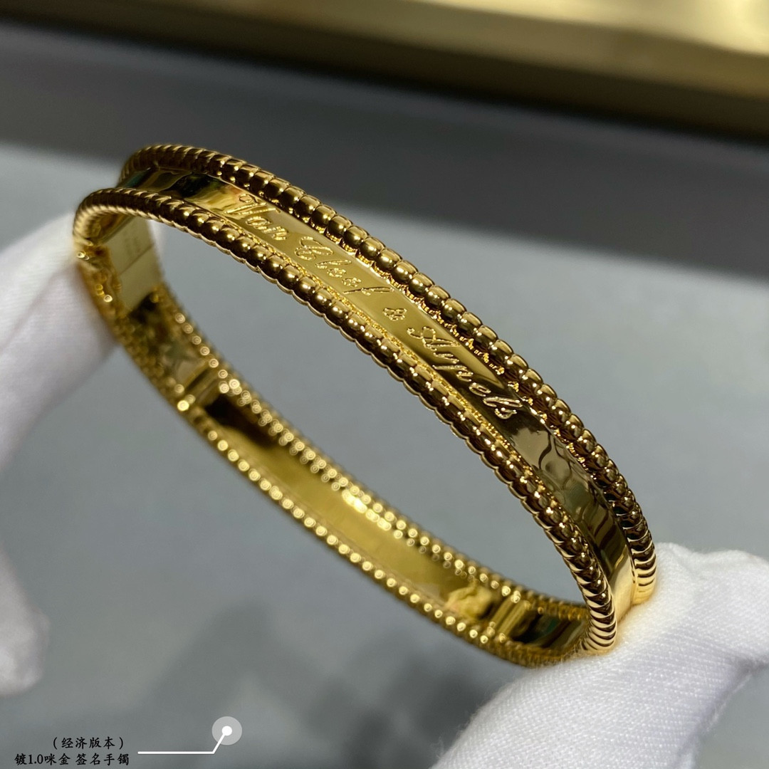V*N CL*F & arpels sign bracelet