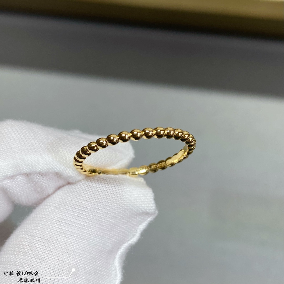 V*N CL*F & arpels rice bead ring