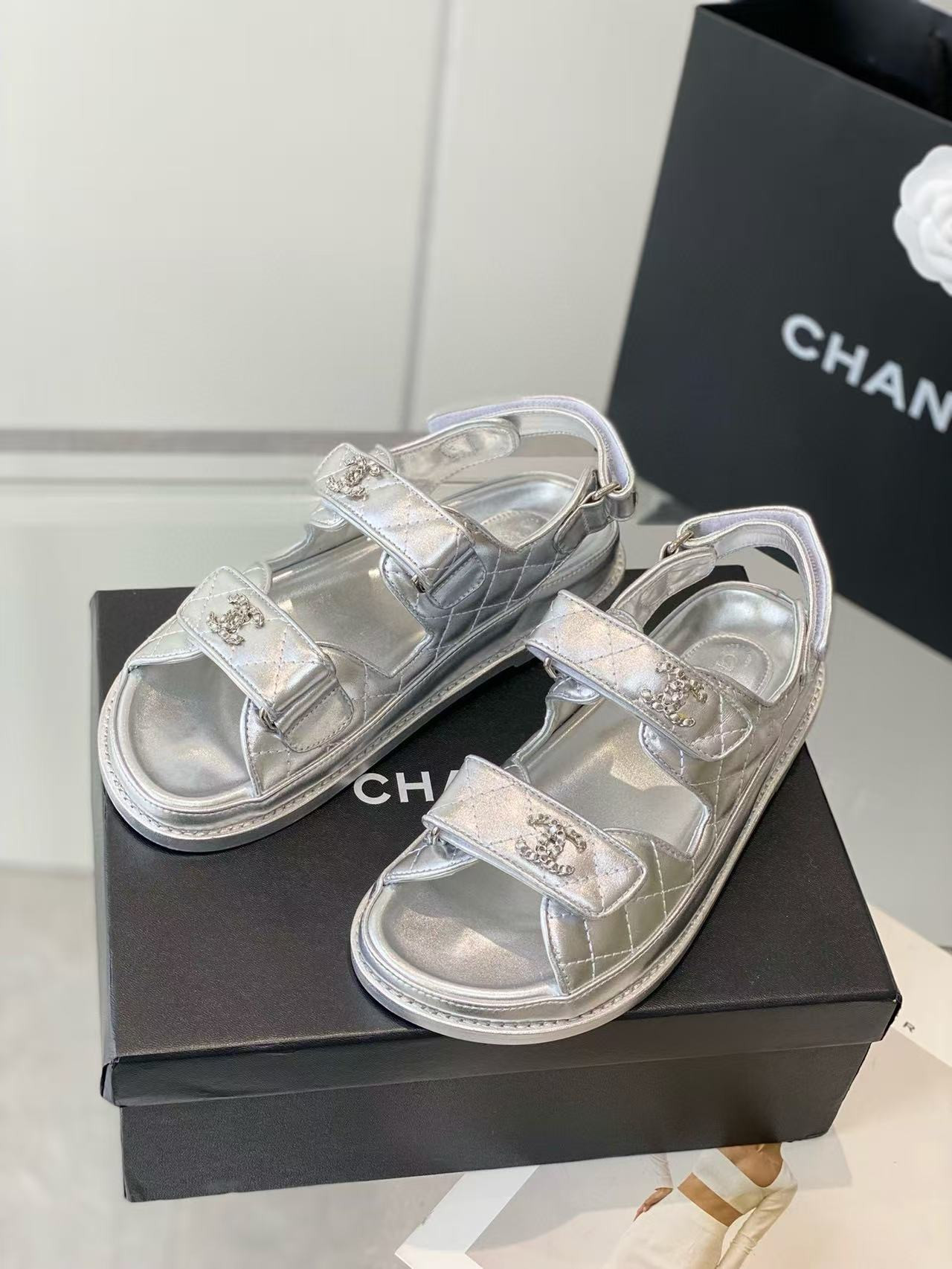 ua Ch*el sandals