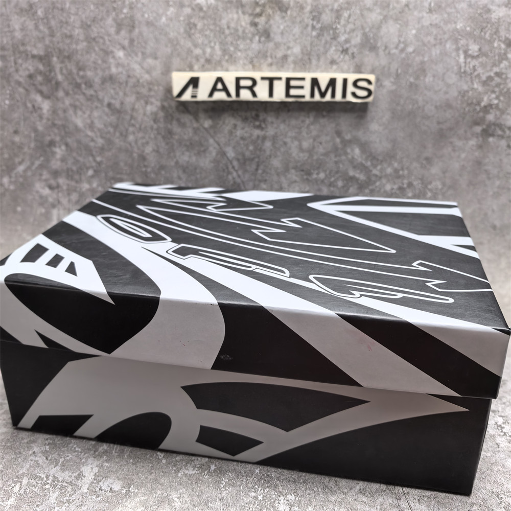 UA Off-White "BE RIGHT BACK"