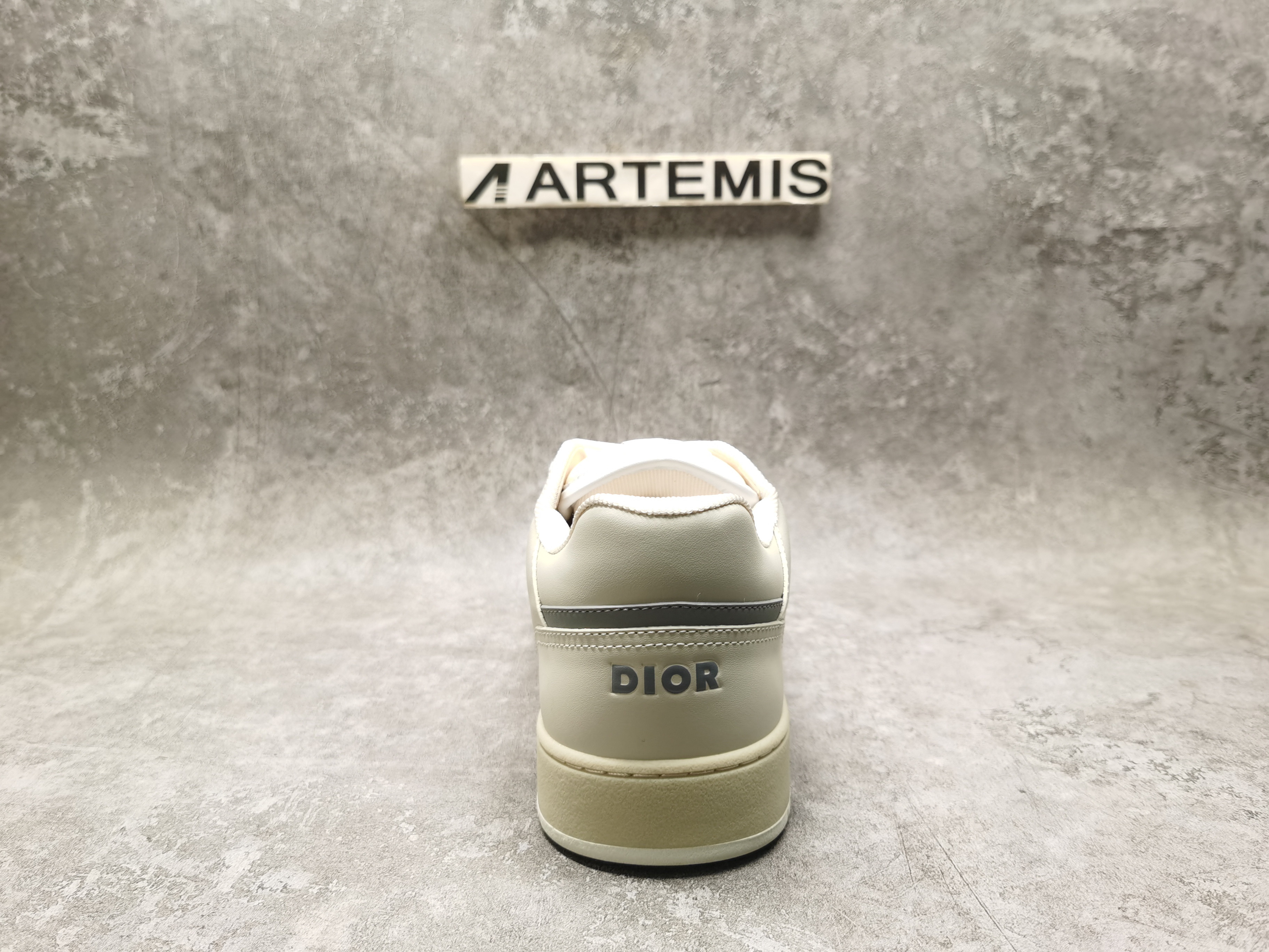 ua D*or sneaker