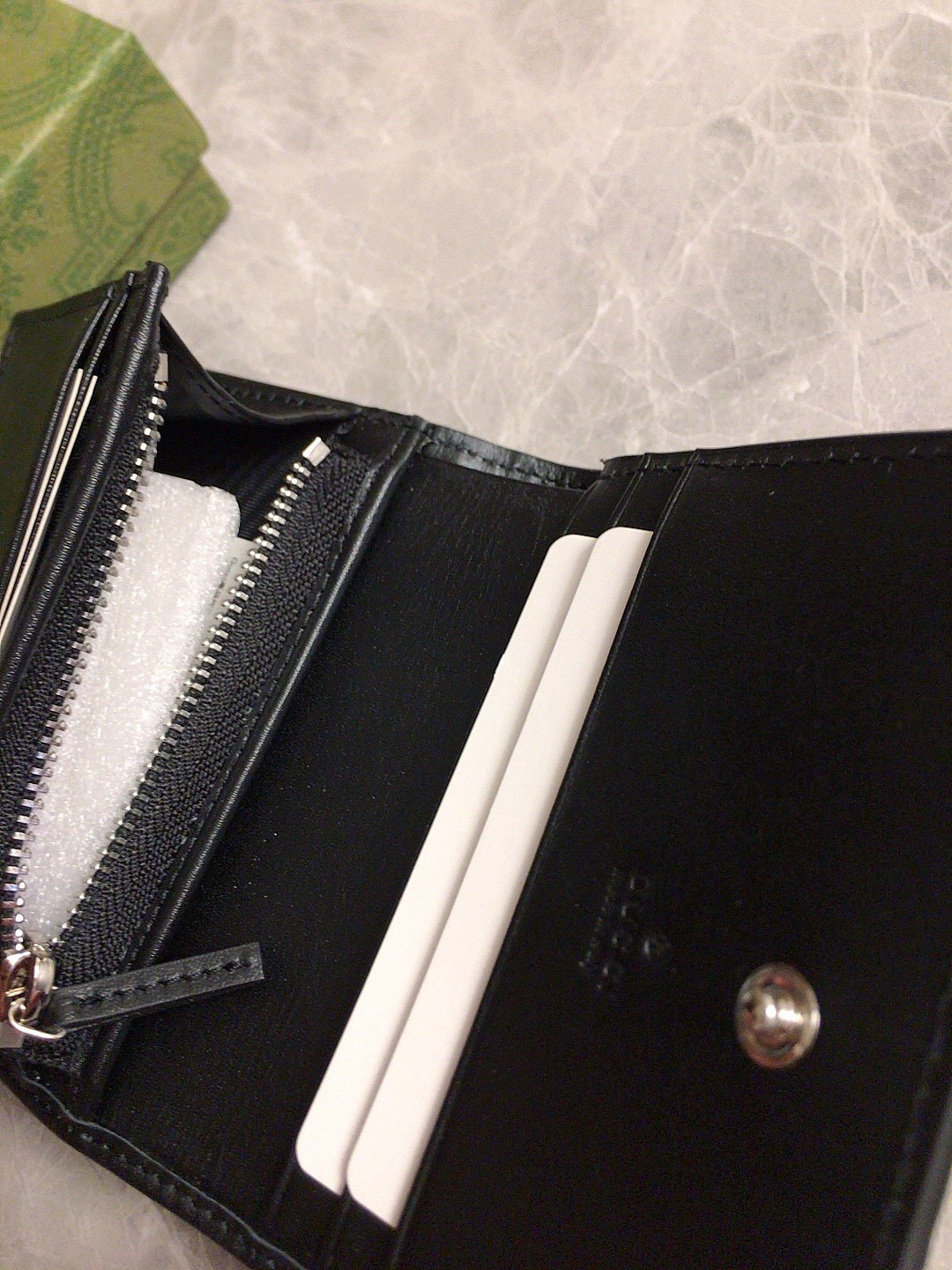 G*u*i gg card case wallet