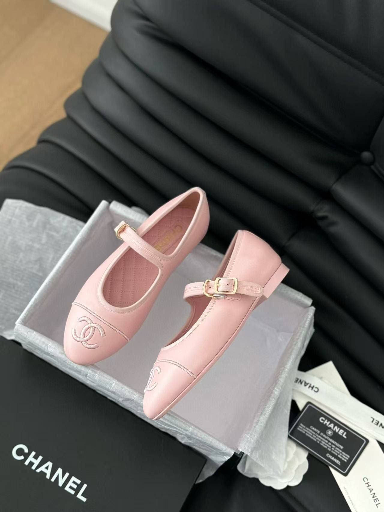 ua Ch*el ballet flats