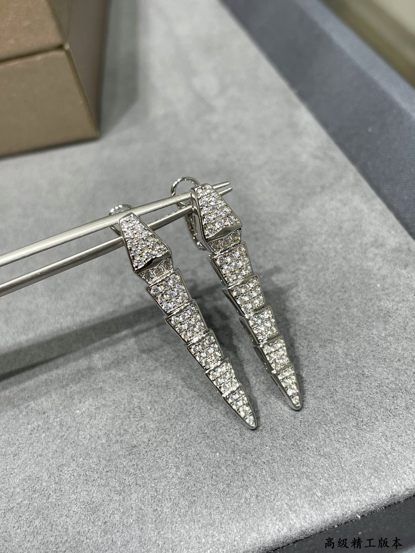 B*l*ai full-level drill snake earrings