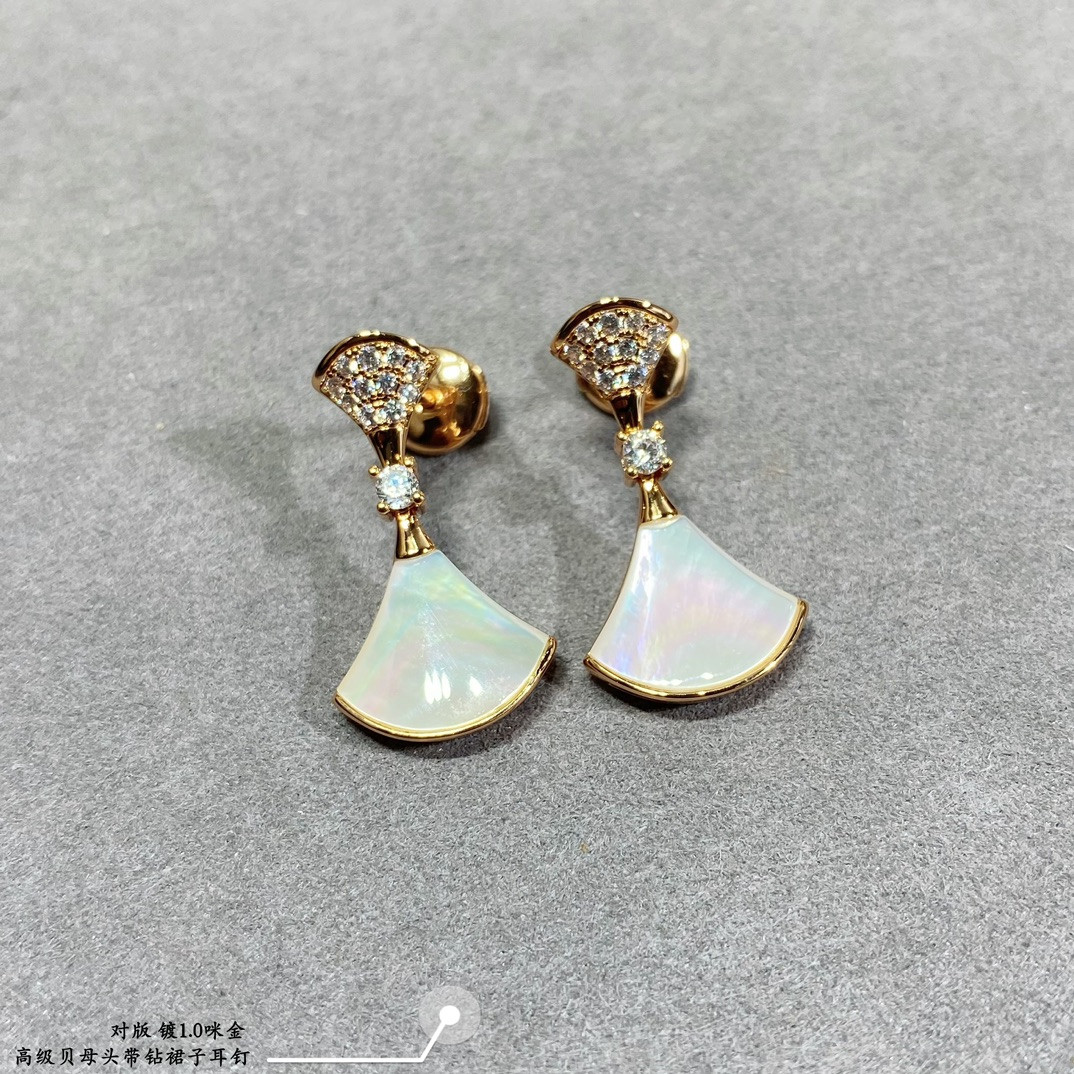b*l*ai headband Di*m*nd scalloped skirt earrings