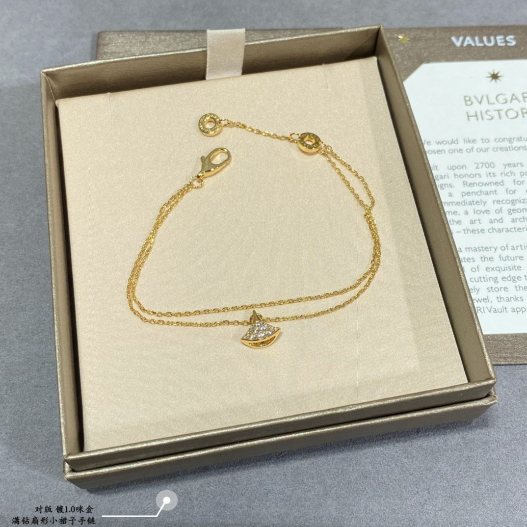 b*l*ai Di*m*nd fan-shaped mini skirt bracelet