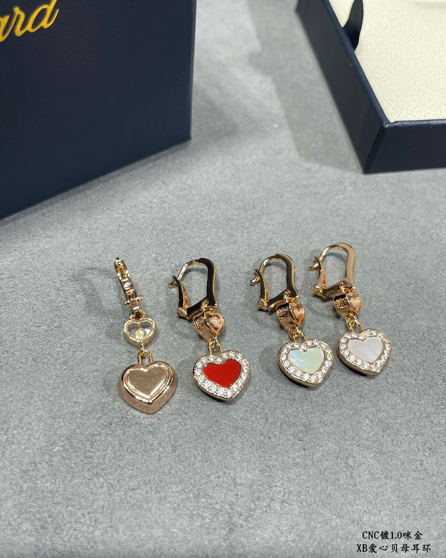 chopard heart-shaped edge Di*m*nd mother-of-pearl earrings