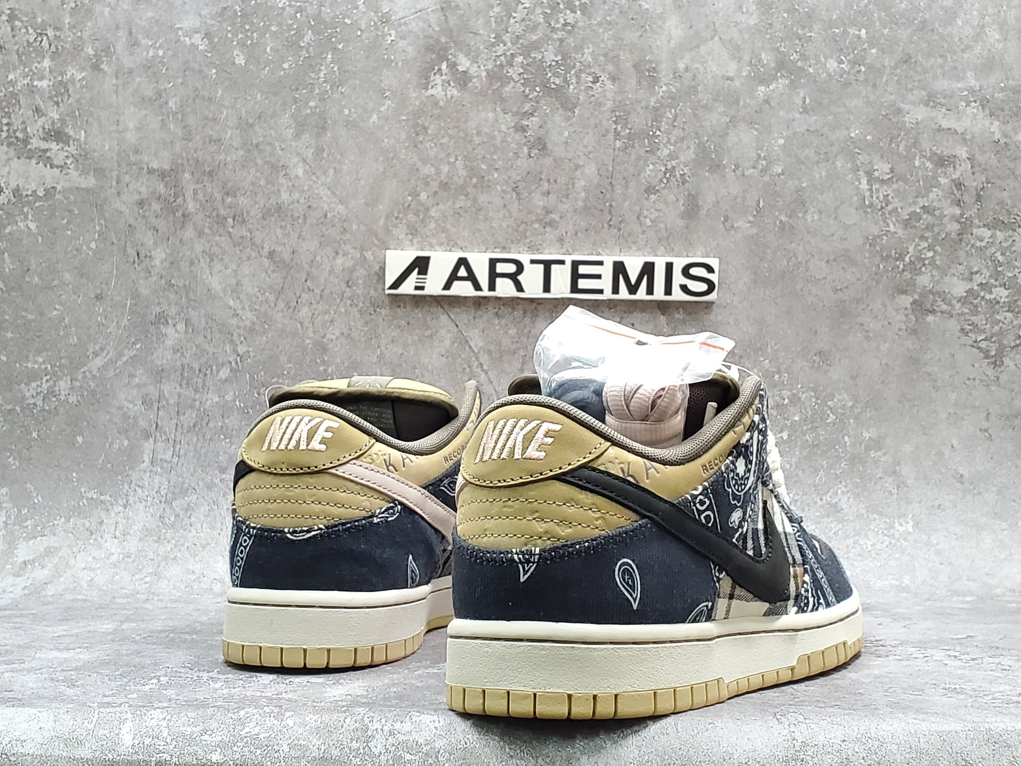 Nike SB Dunk Low Travis Scott (Special Box Edition)