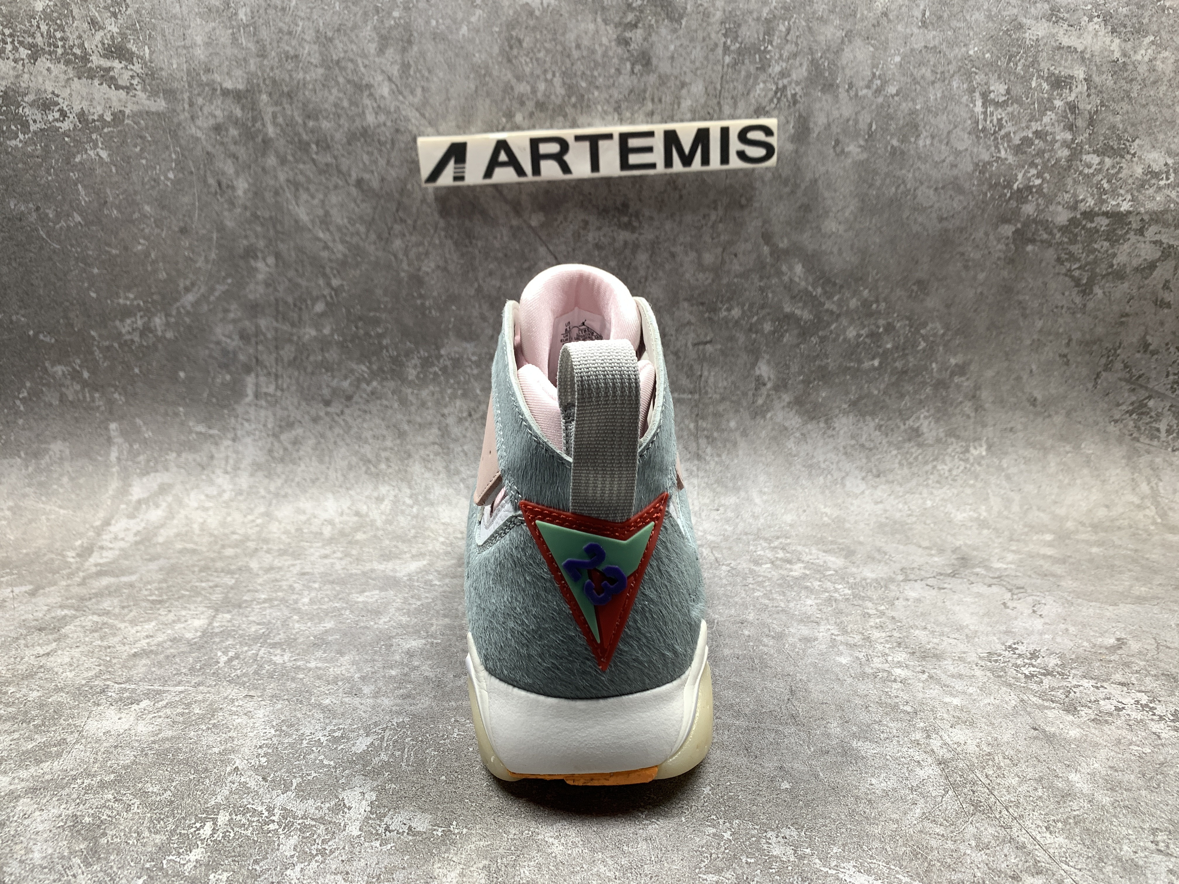 Air Jordan 7 Retro Neutral Grey