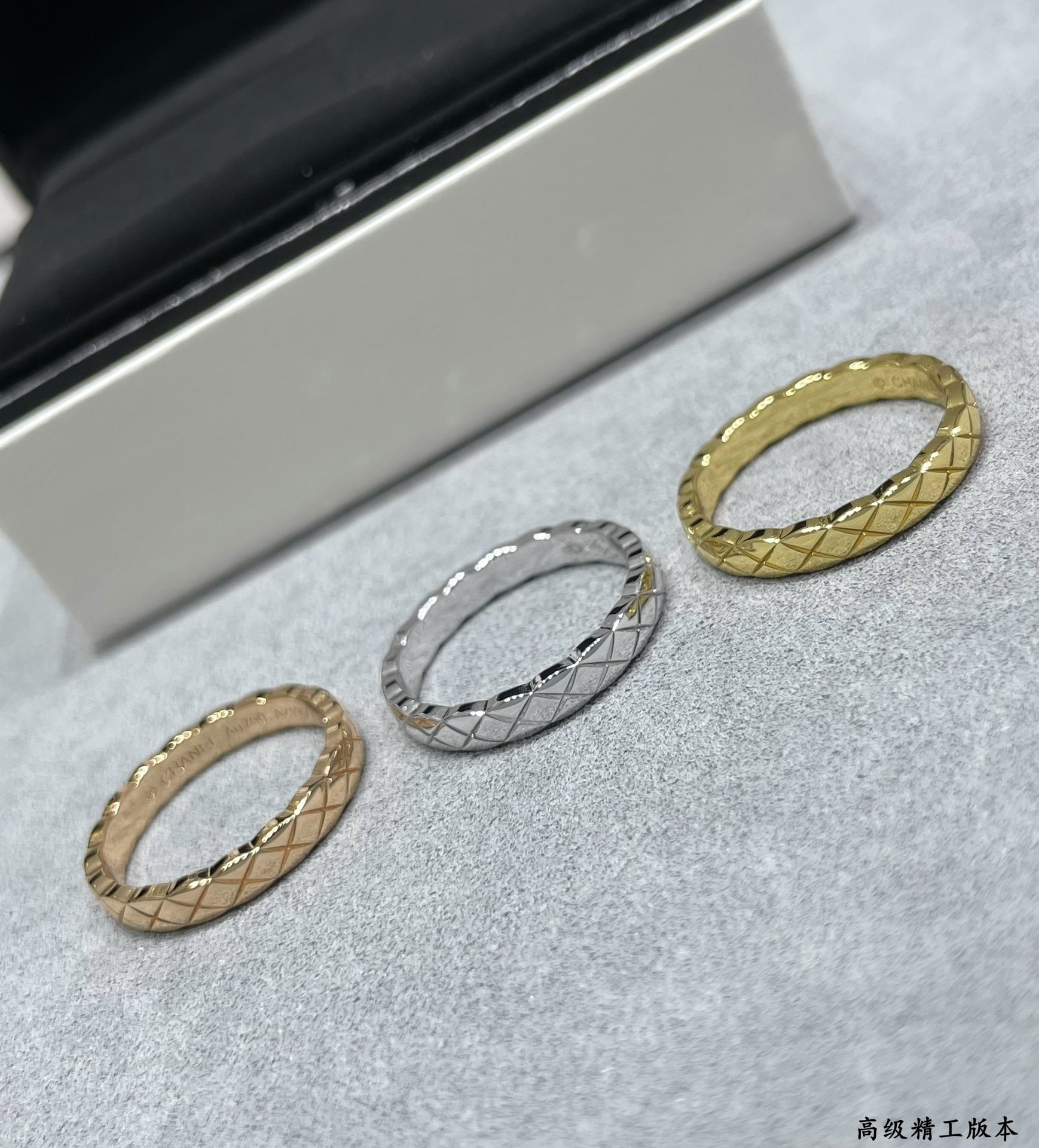 ch*el narrow Di*m*nd pattern smooth ring
