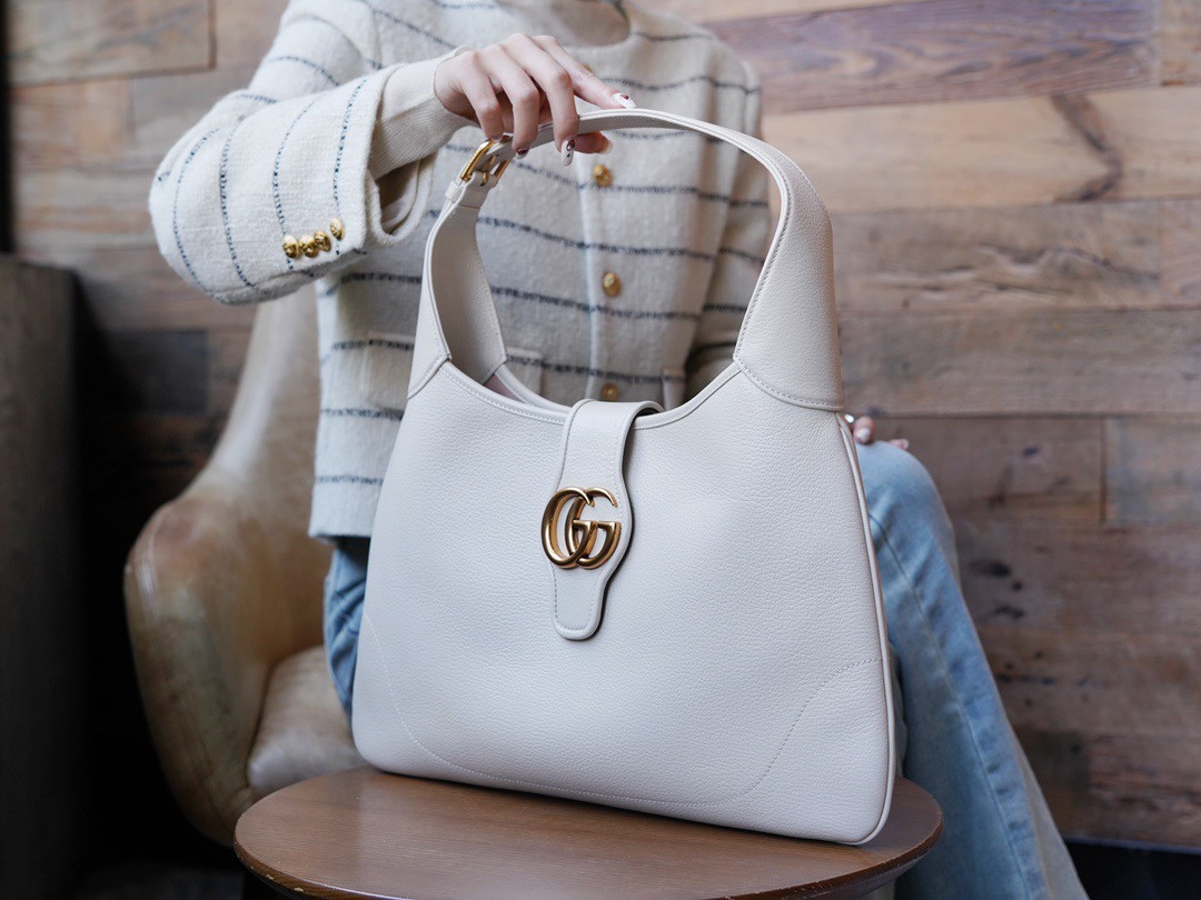 Aphrodite medium shoulder bag