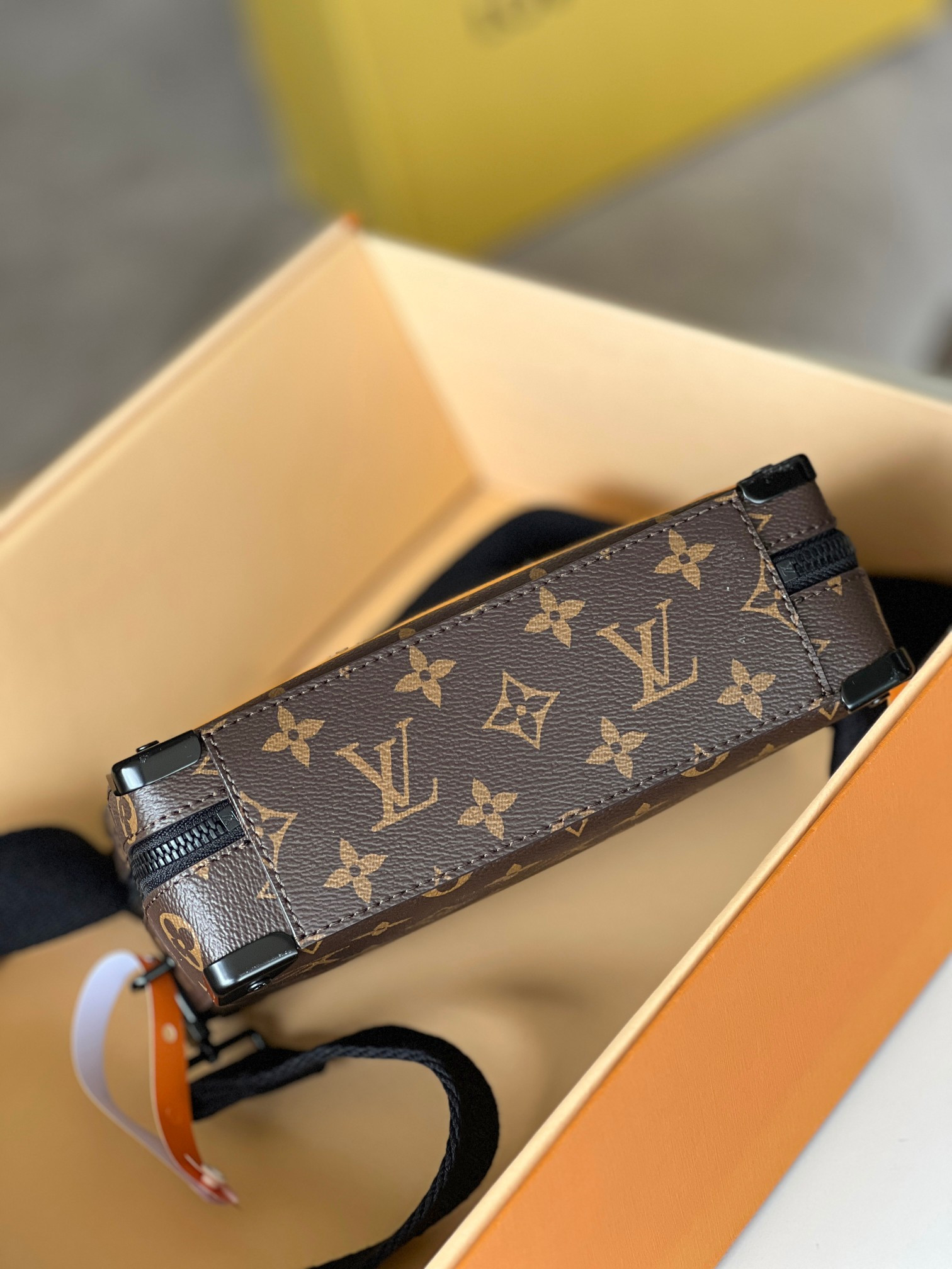 LV Handle Soft Trunk M46689 21.5x15x7cm