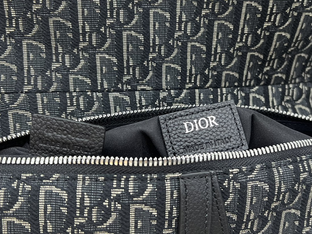 ch**an D*or saddle crossbody bag oblique canvas 26 x 19 x 4.5 cm