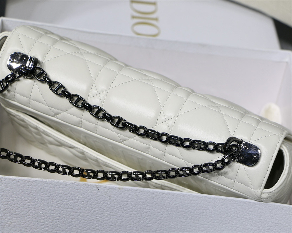 large d*or caro bag ivory S*pple cannage calfskin with silver hardware 29 x 18 x 10 cm