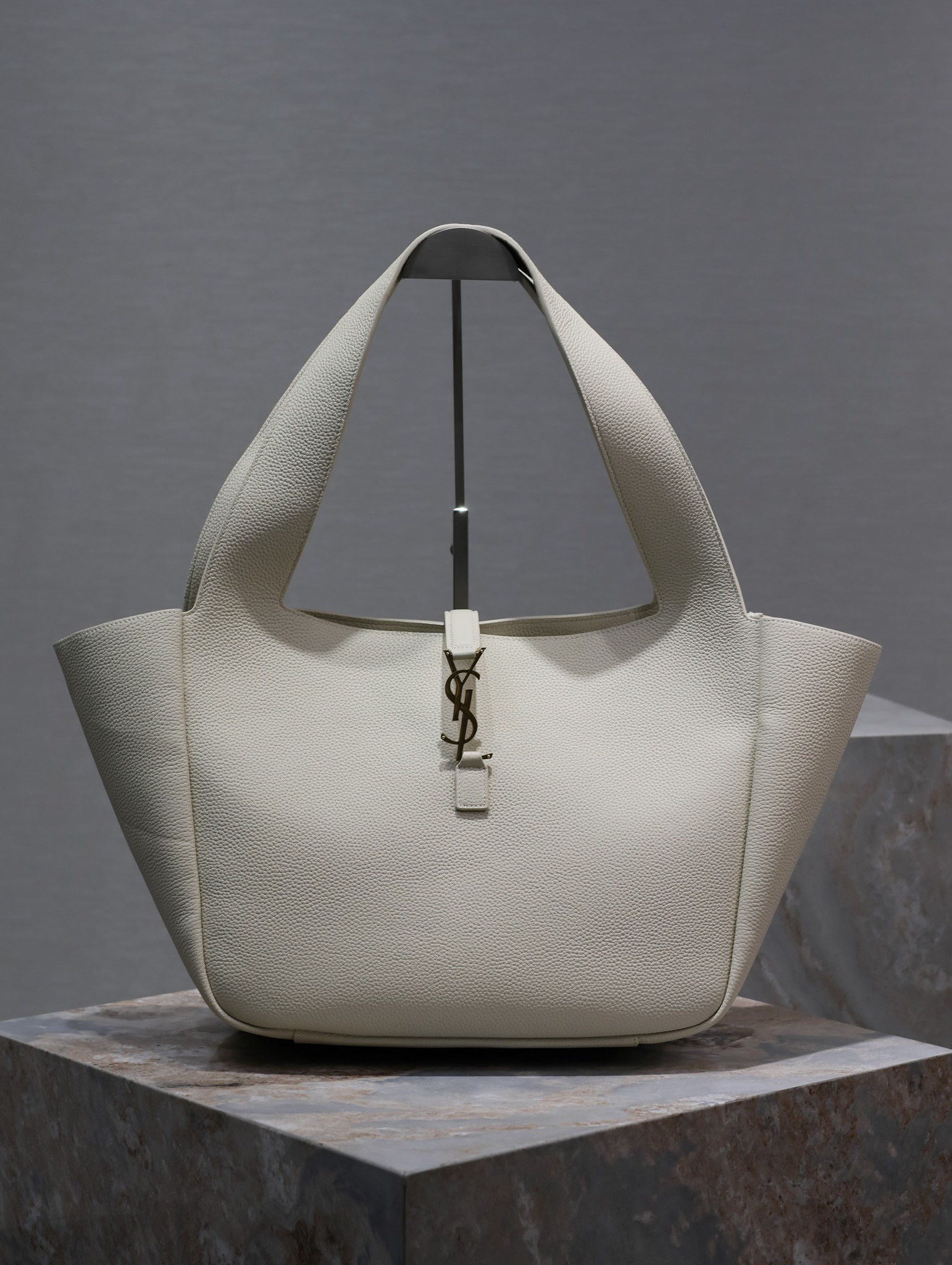 Y*L bea in grained leather white
