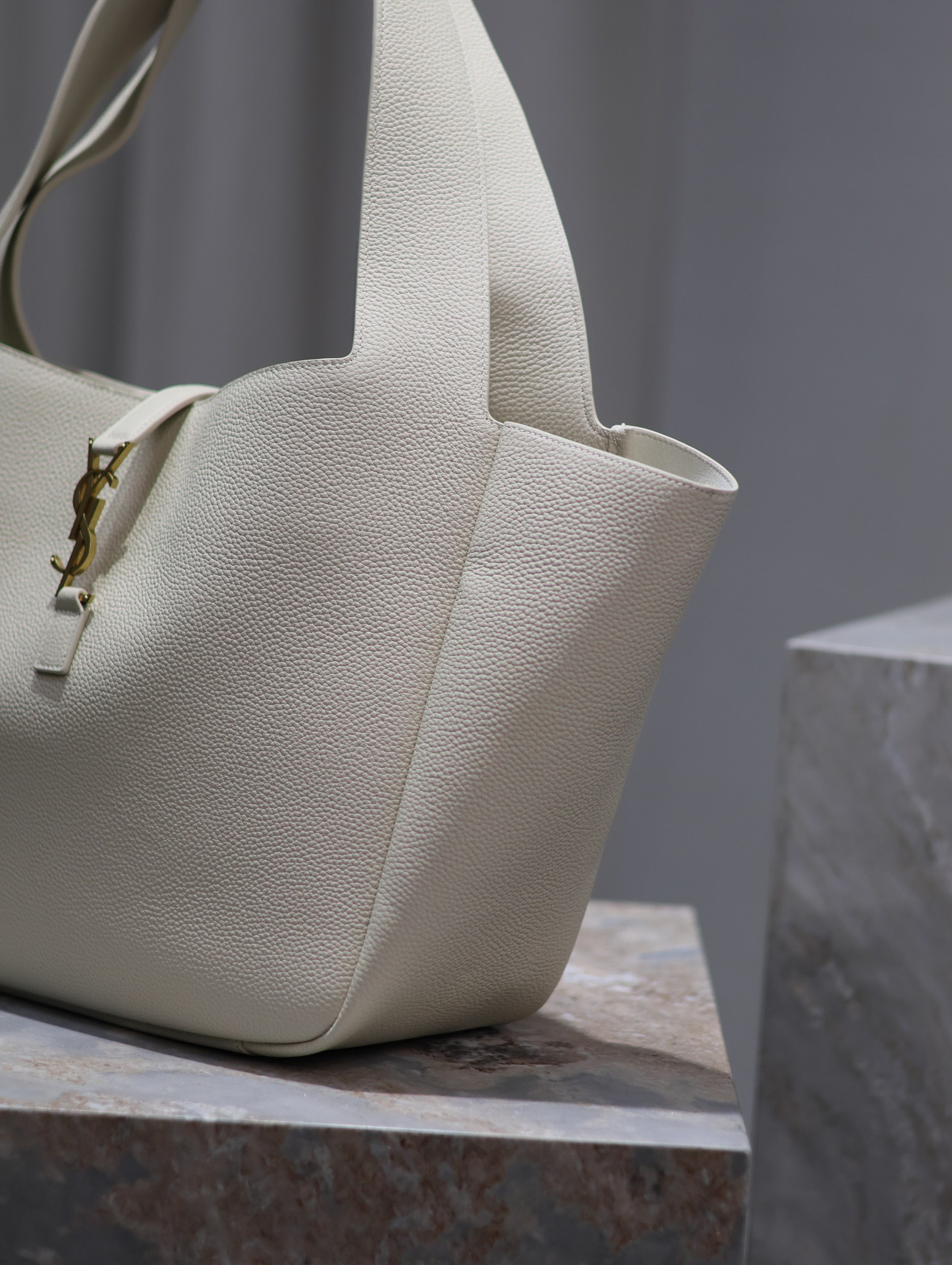 Y*L bea in grained leather white