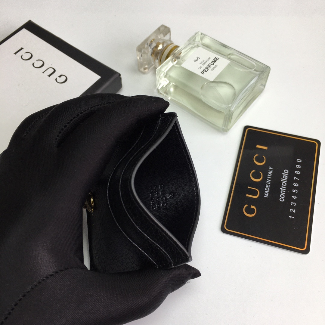 G*u*i gg card case wallet