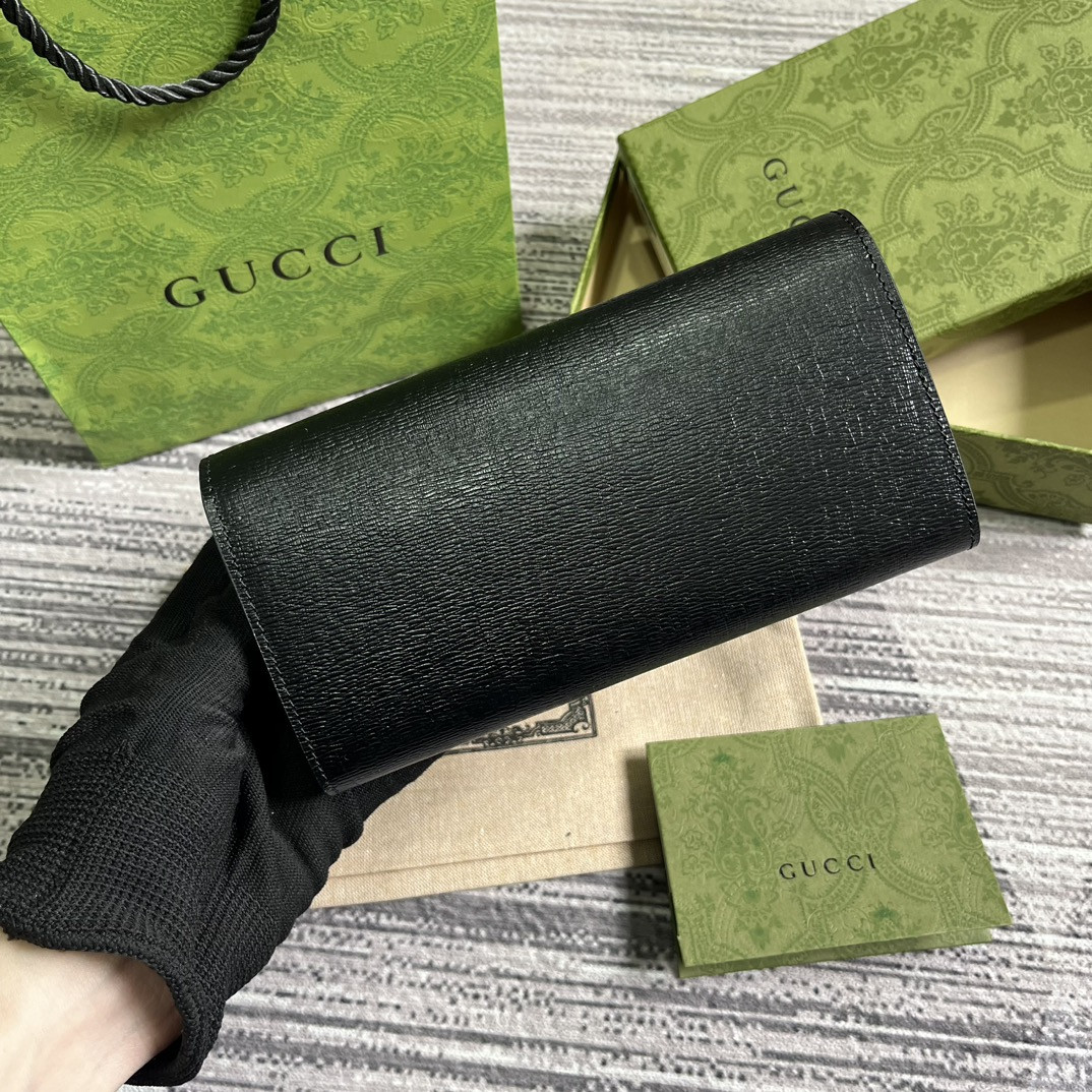 continental wallet with G*u*i script 7.5"w x 4"h x 1.4"d