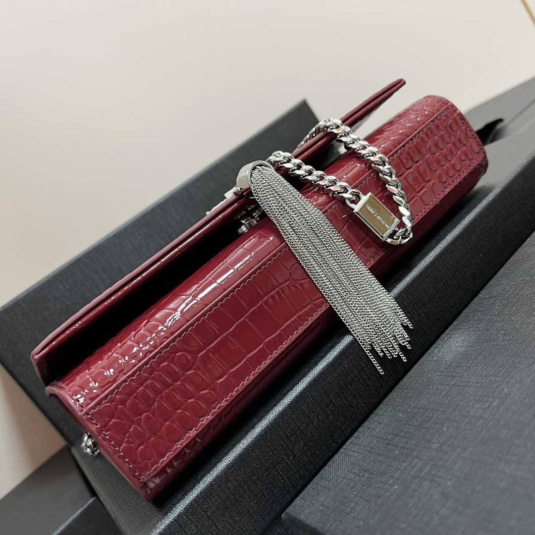Y*L kate medium tassel in crocodile-embossed leather red 9.4 x 5.7 x 2.1 inches