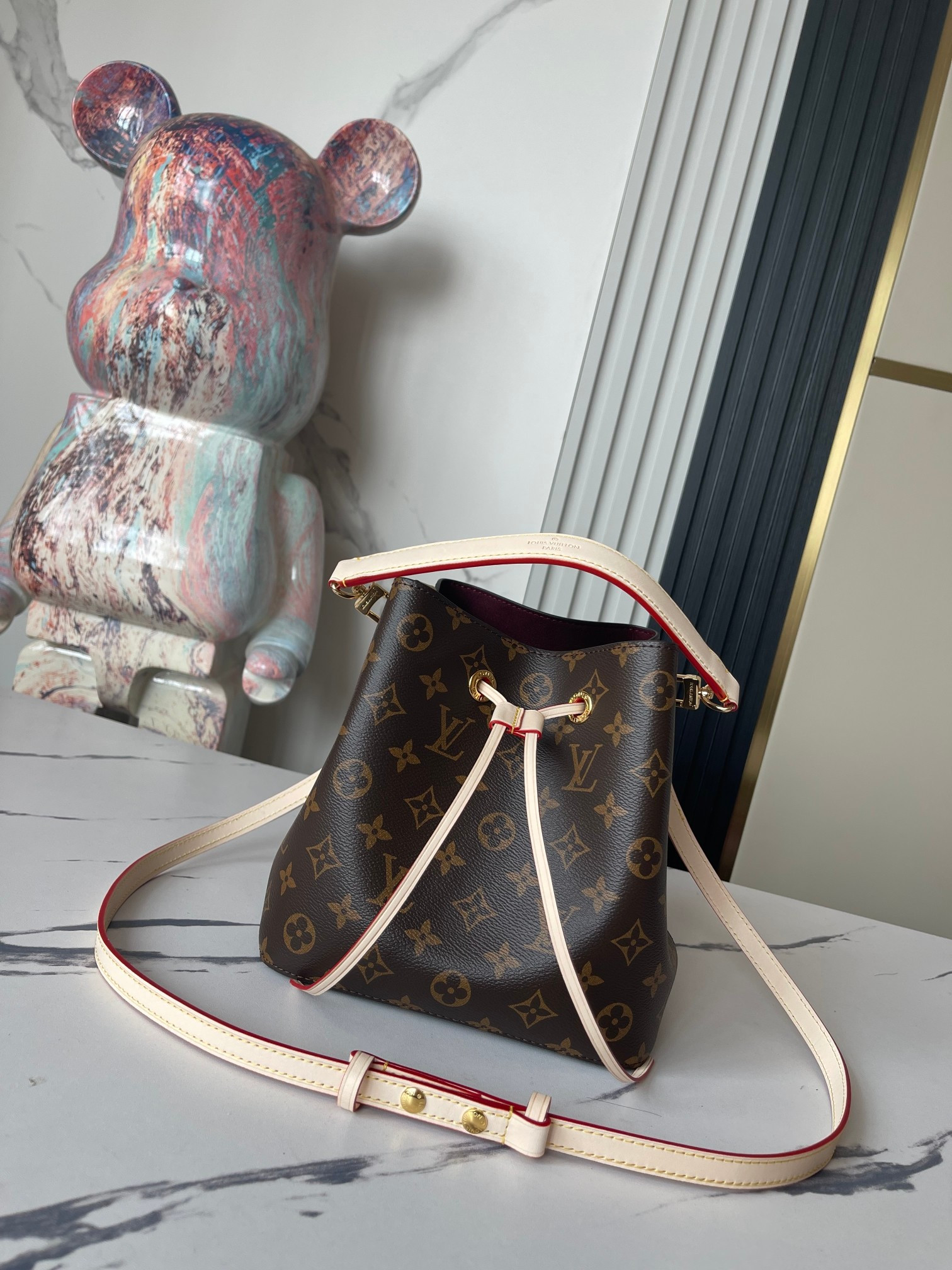 LV M46581 Néonoé BB 7.9 x 7.9 x 5.1 inches