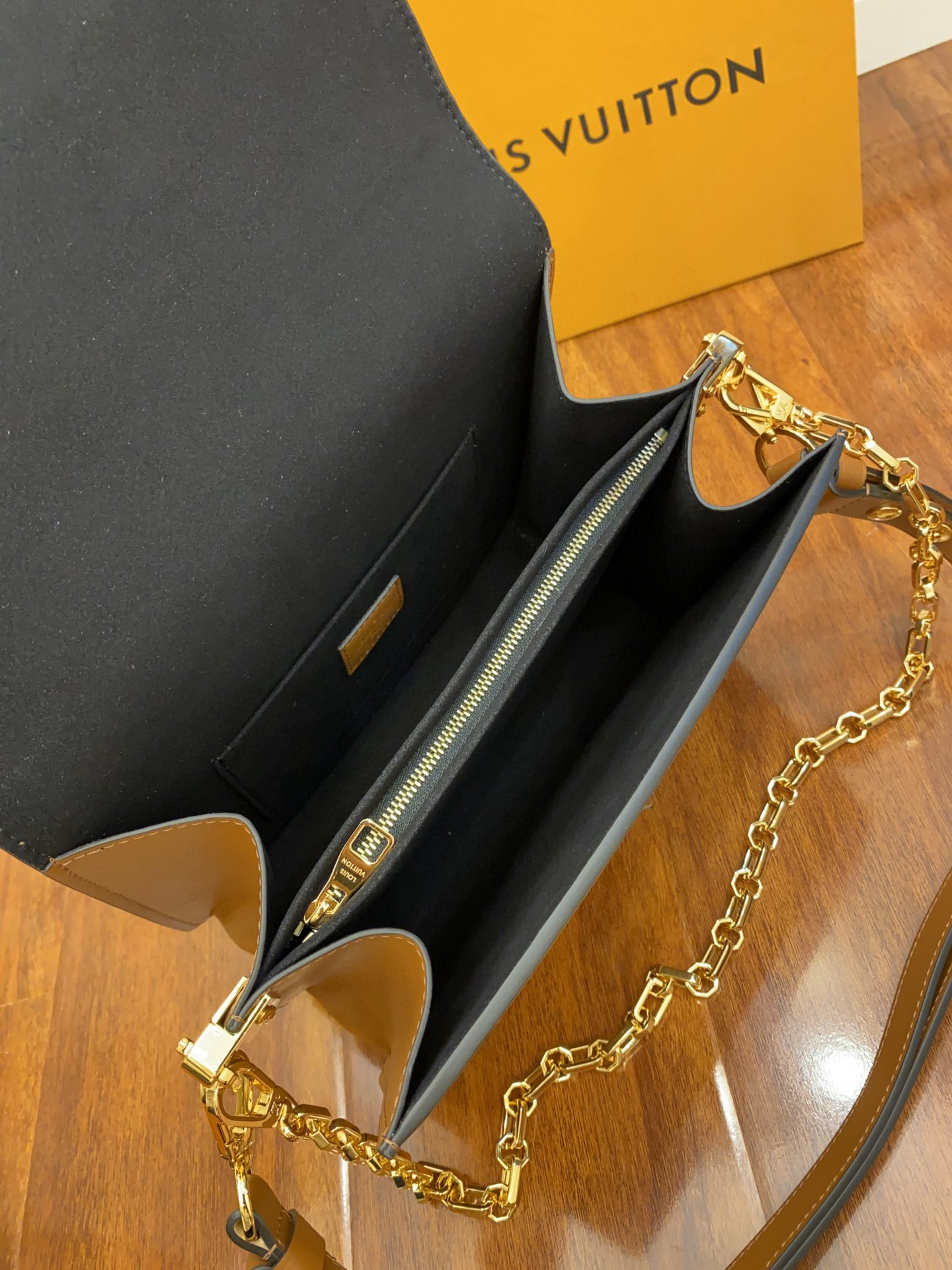 LV DAUPHINE MM M44391 9.8 x 6.7 x 4.1 inches