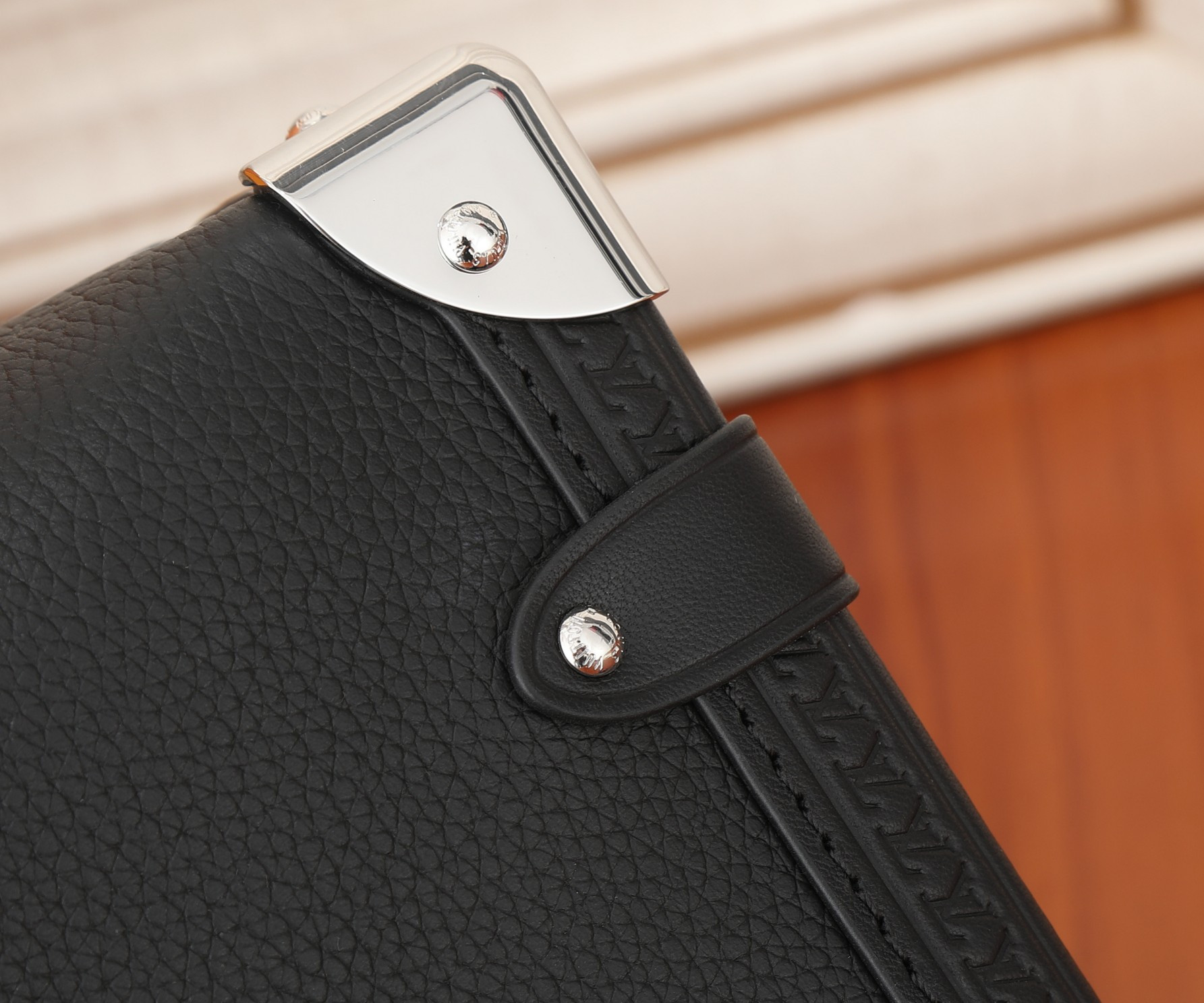 LV Side Trunk MM M25160 8.3 x 5.5 x 2.4 inches