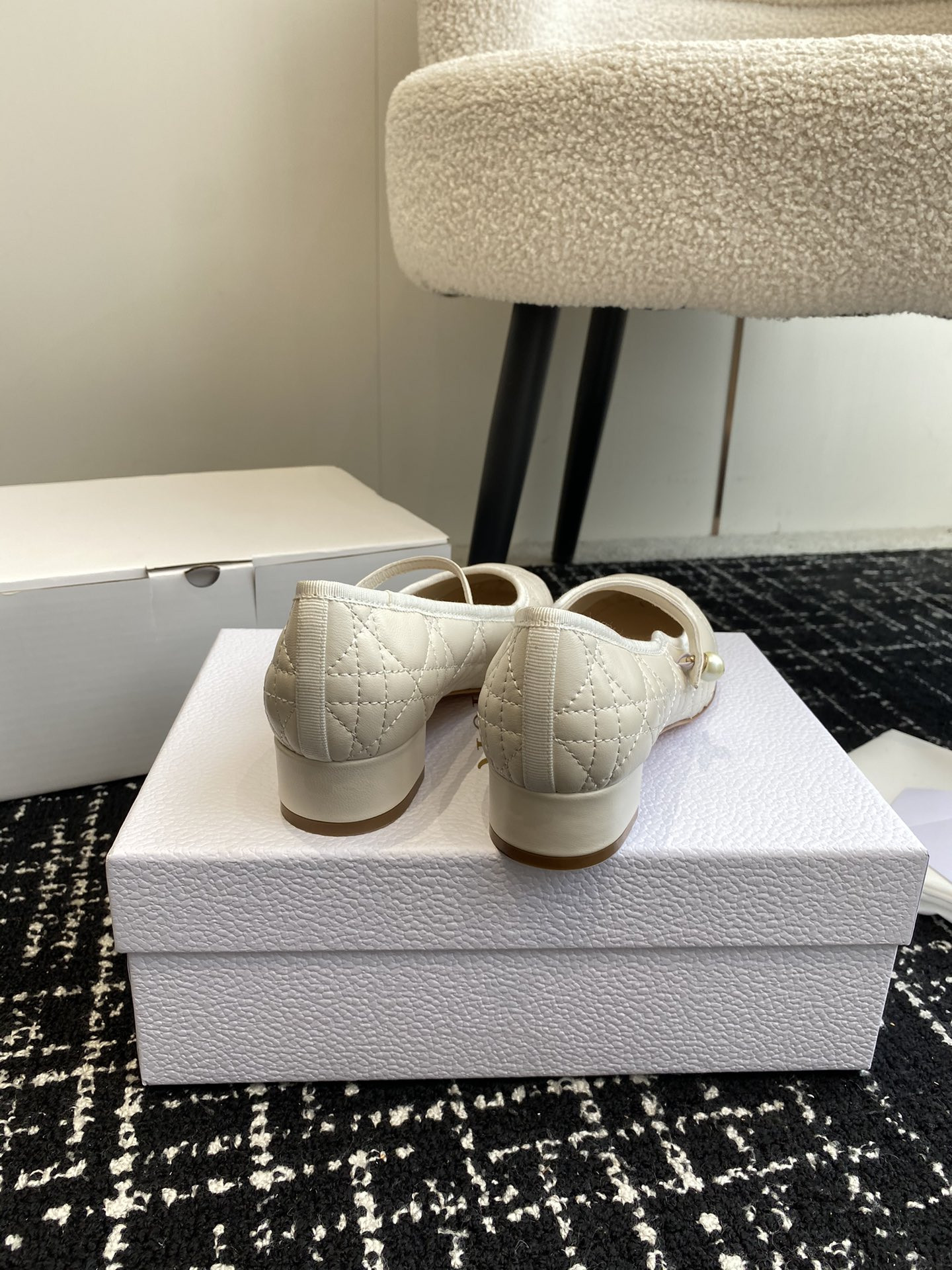 ua D*or ballet pump white