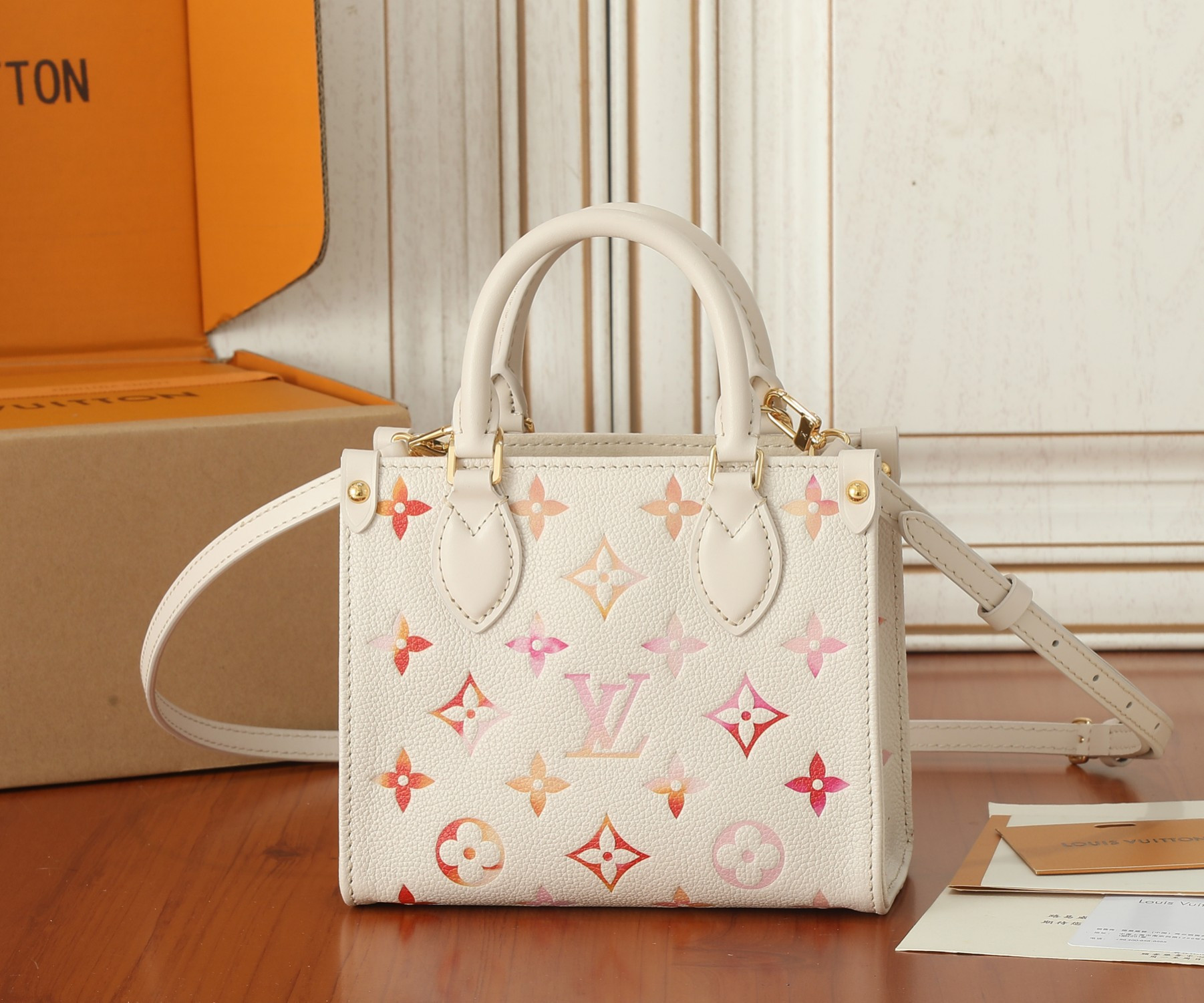 LV OnTheGo BB M47115  7.1 x 5.9 x 3.3 in