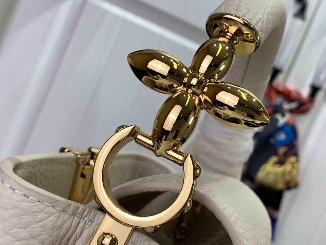 LV Capucines Mini M24981 8.3 x 5.5 x 3.1 inches