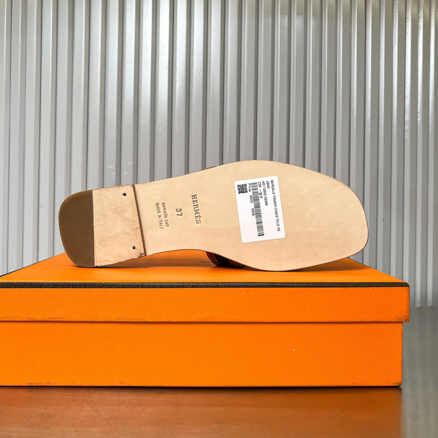 ua H**me5 oran sandal