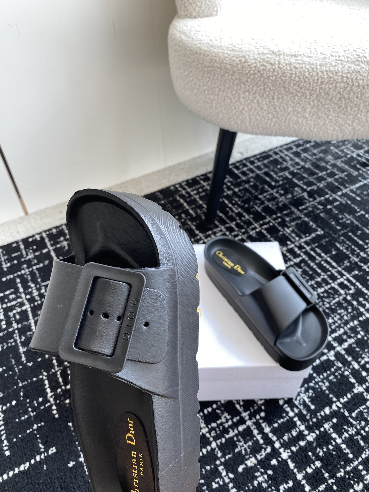ua D*or slide black