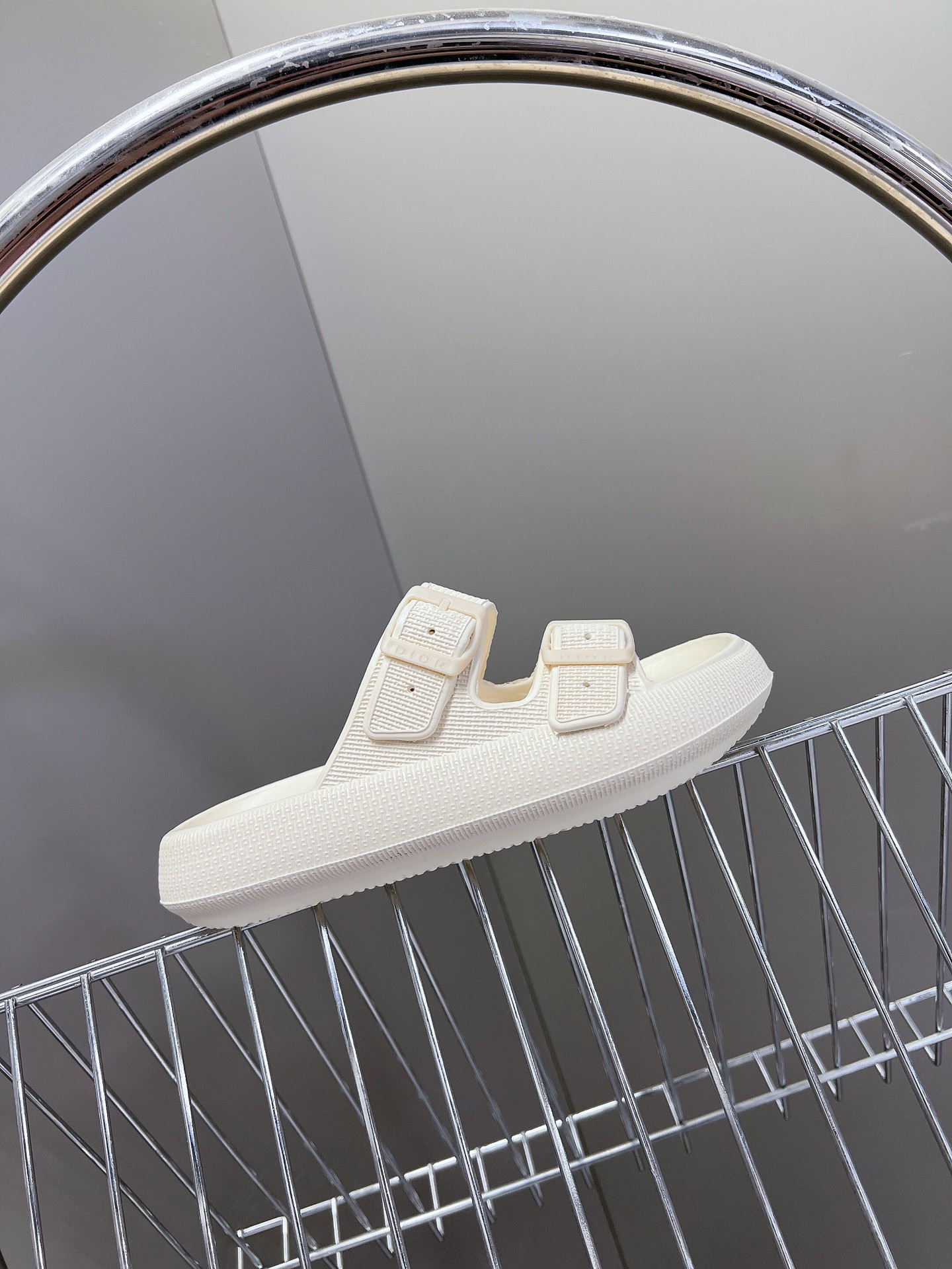 ua D*or slide