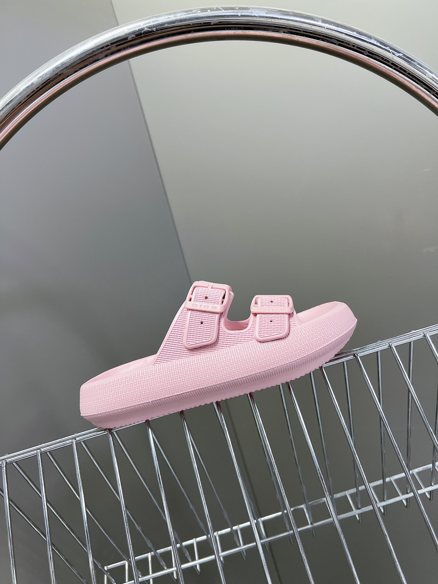ua D*or slide