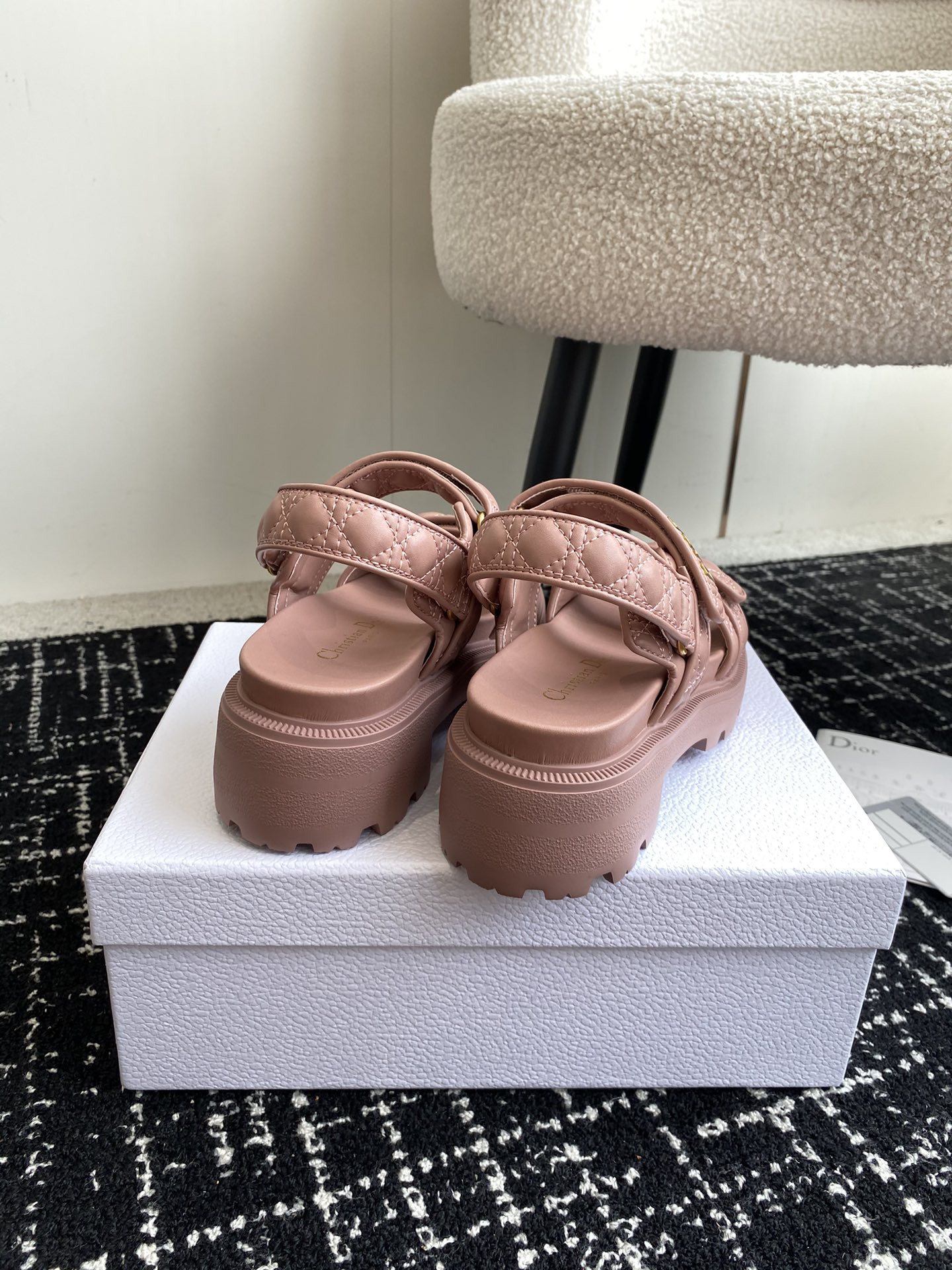 ua D*oract platform sandal
