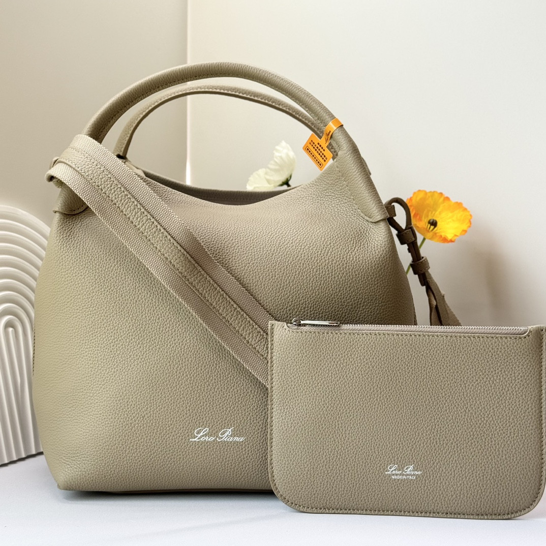 L**o p*ana large bale bag grained calfskin 24 x 20 x 27 cm