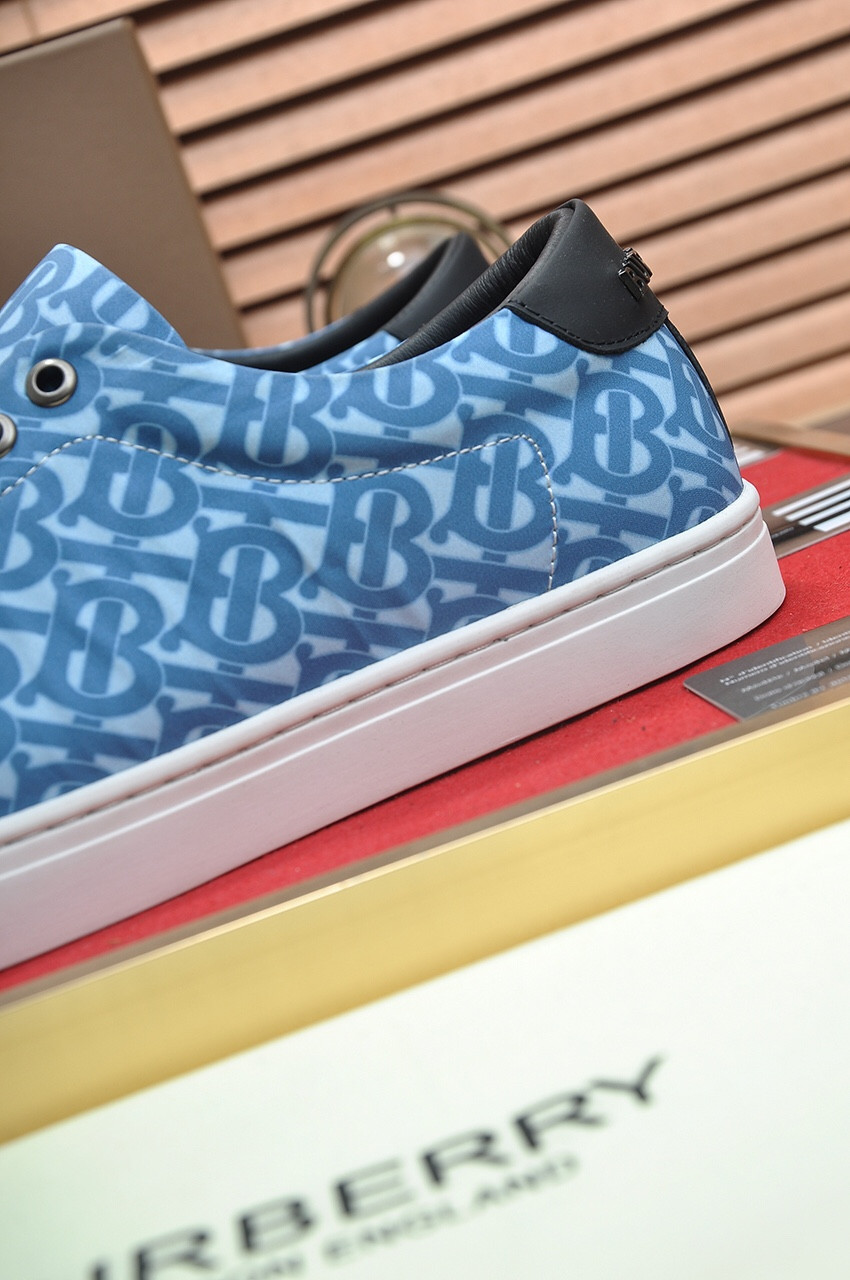 ua B**rry sneakers