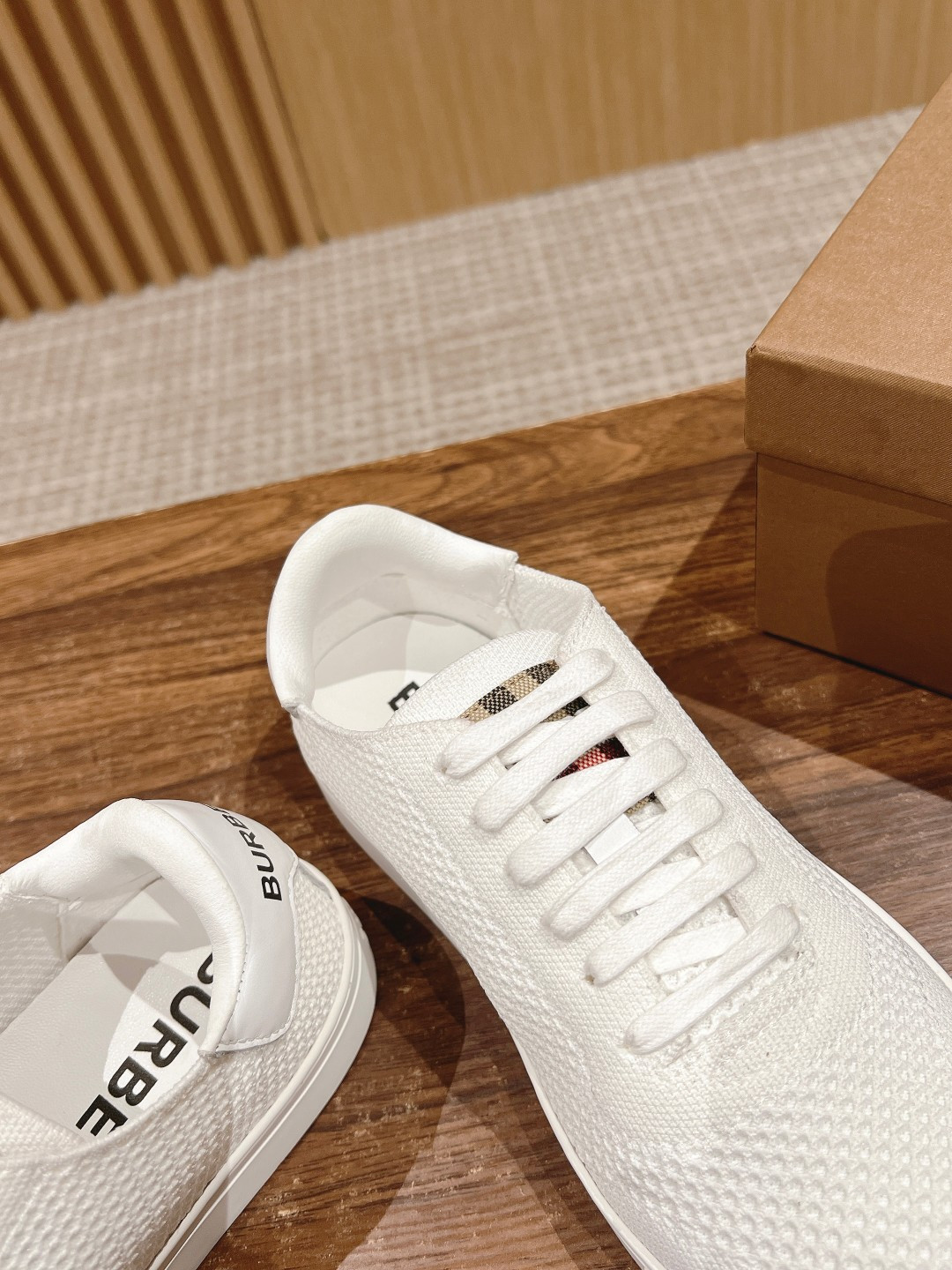 ua B**rry sneakers