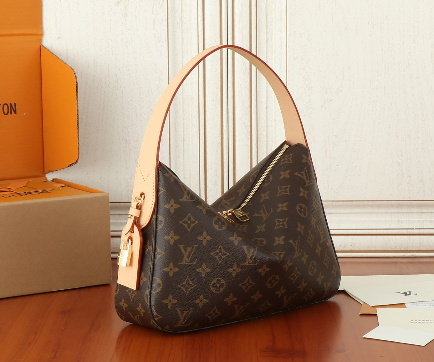 LV Slouchy PM M11952 22 x 9 x 33 cm
