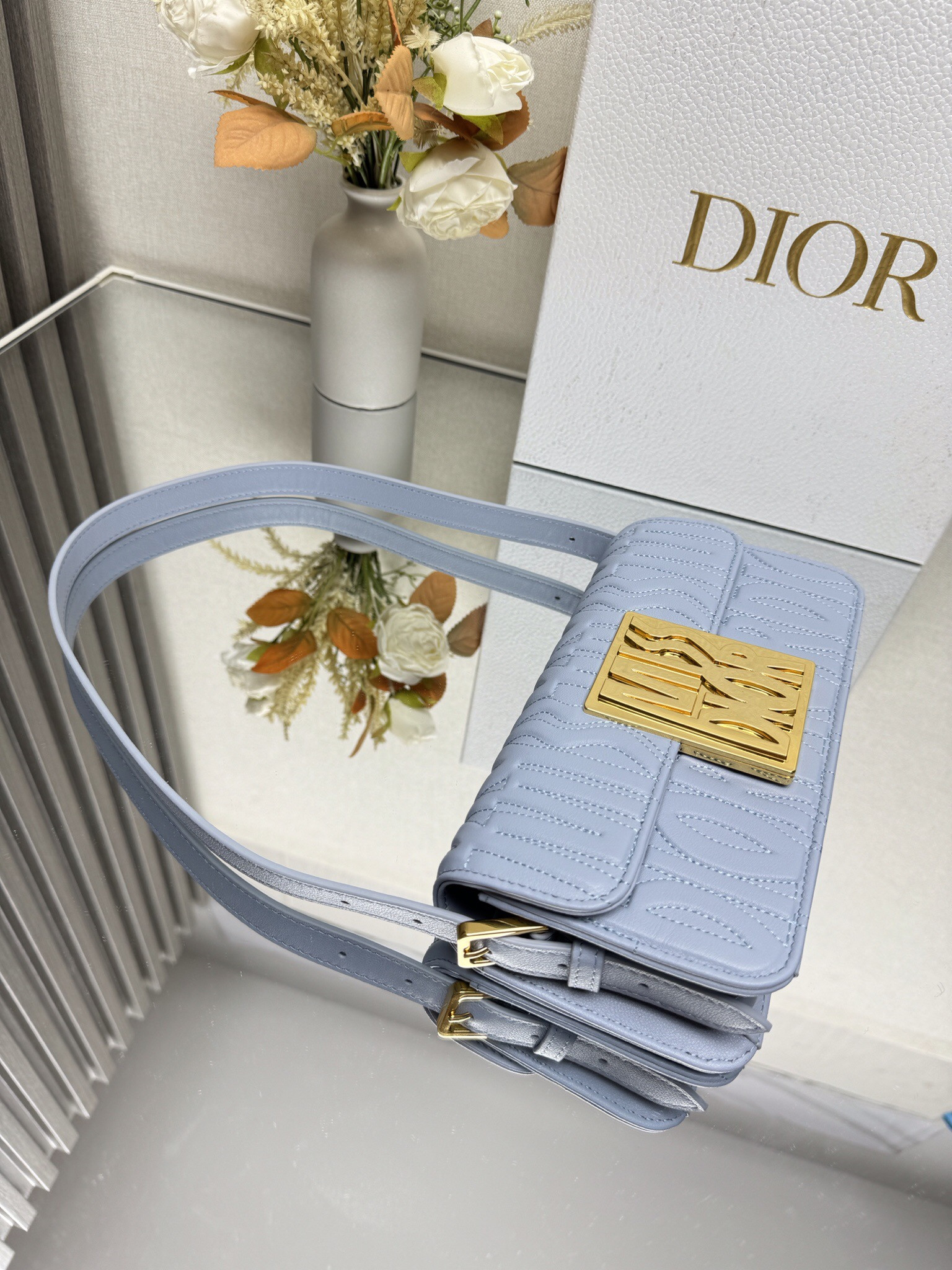 D*or miss D*or flap bag 22 x 11 x 6 cm